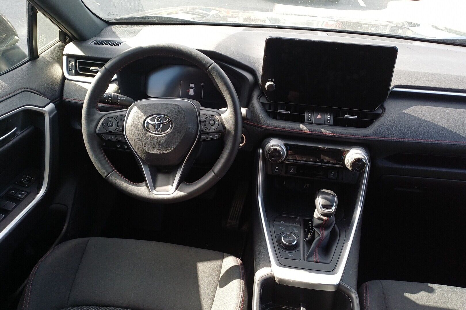 Toyota RAV4 Plug-in iso kuva 1
