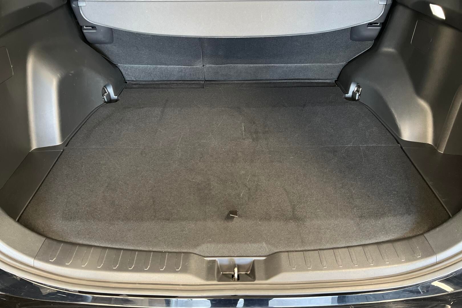 Toyota RAV4 Plug-in iso kuva 18