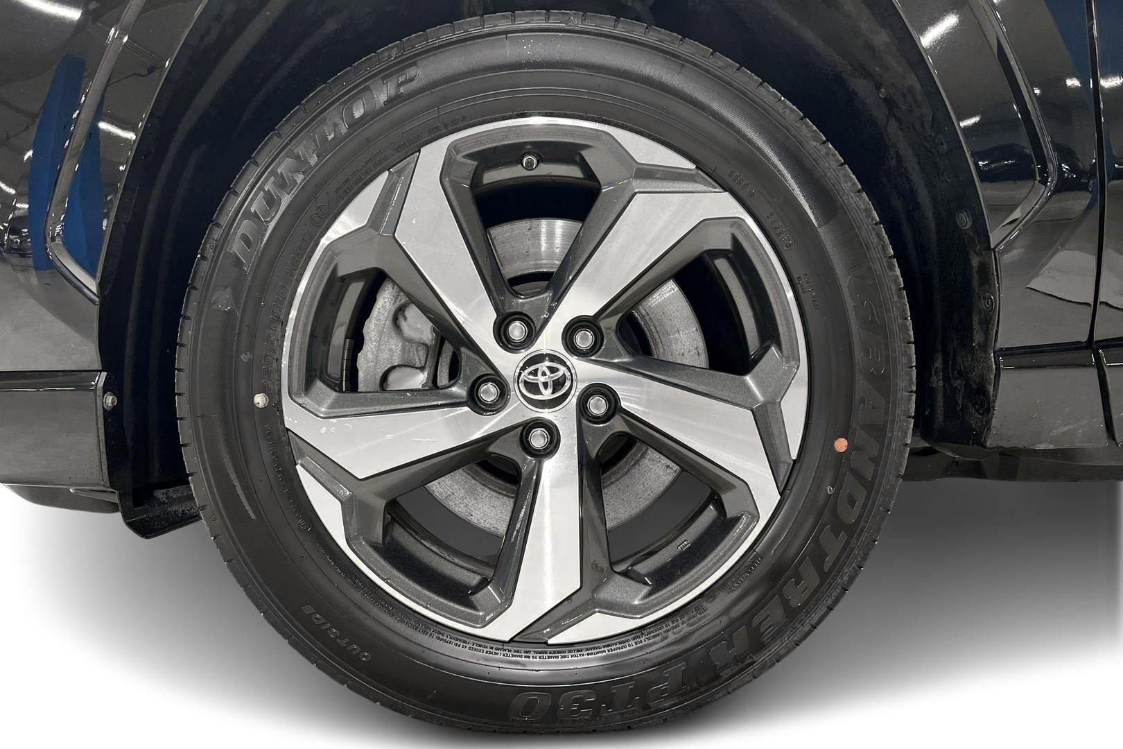 Toyota RAV4 Plug-in iso kuva 8