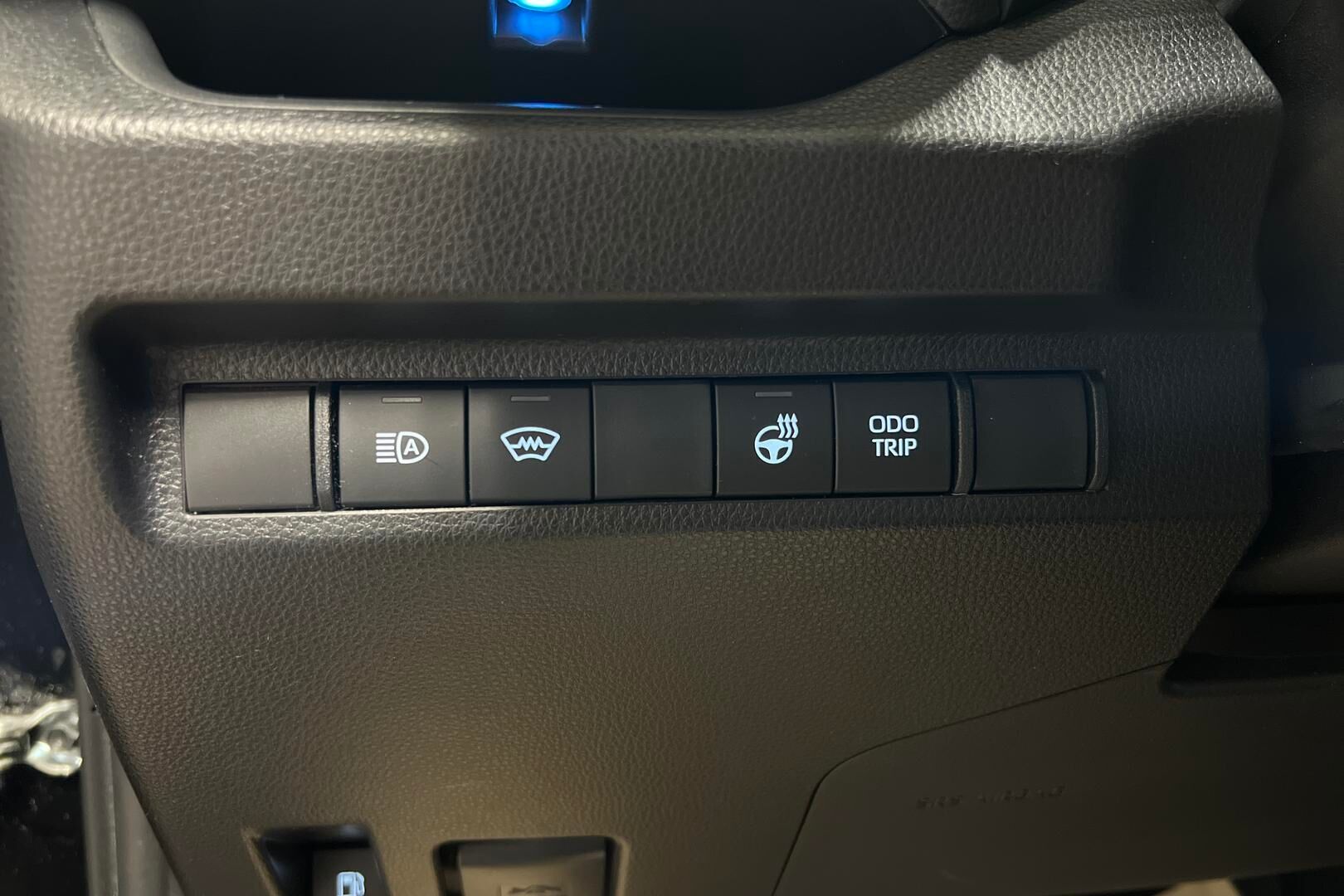 Toyota RAV4 Plug-in iso kuva 13
