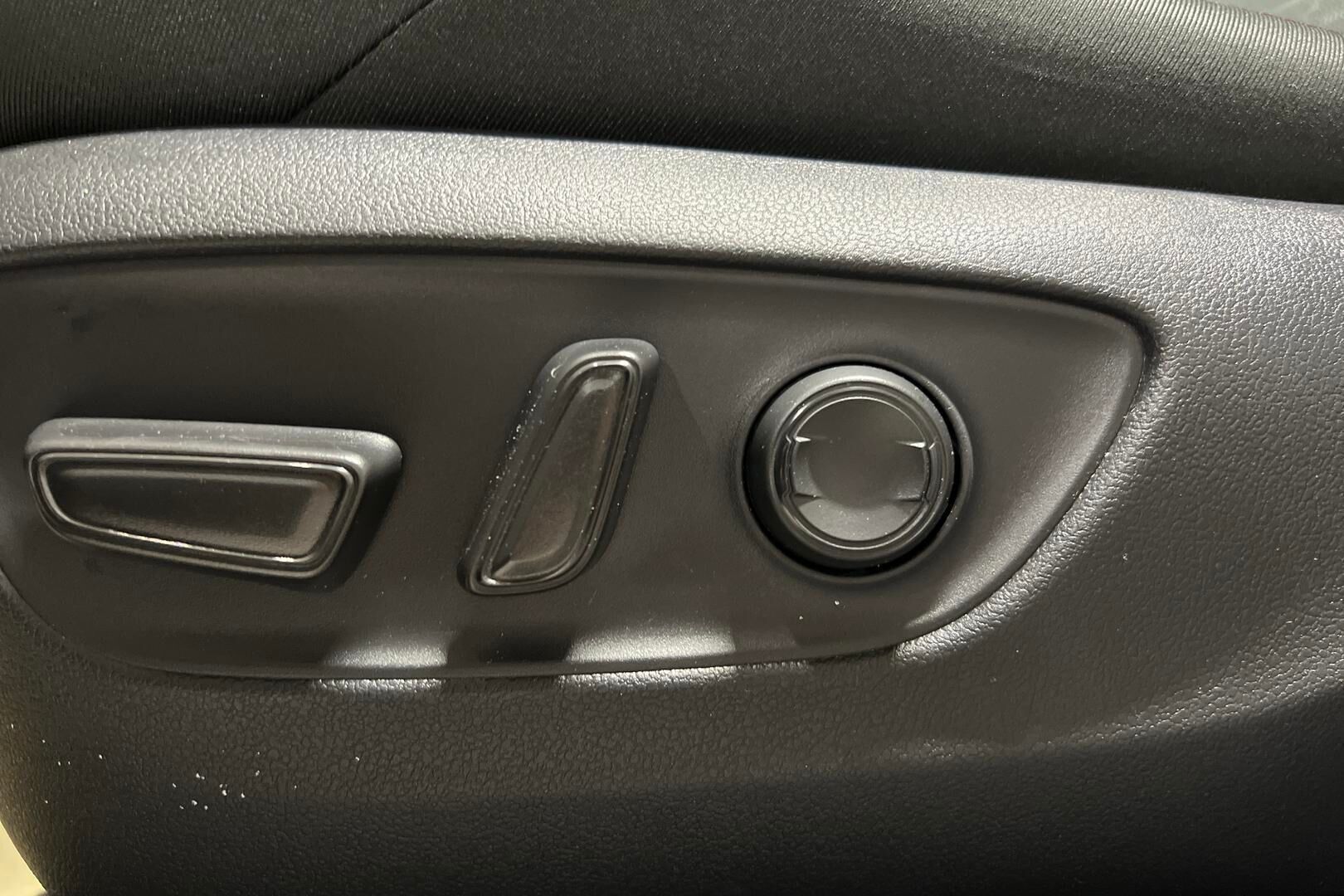 Toyota RAV4 Plug-in iso kuva 20