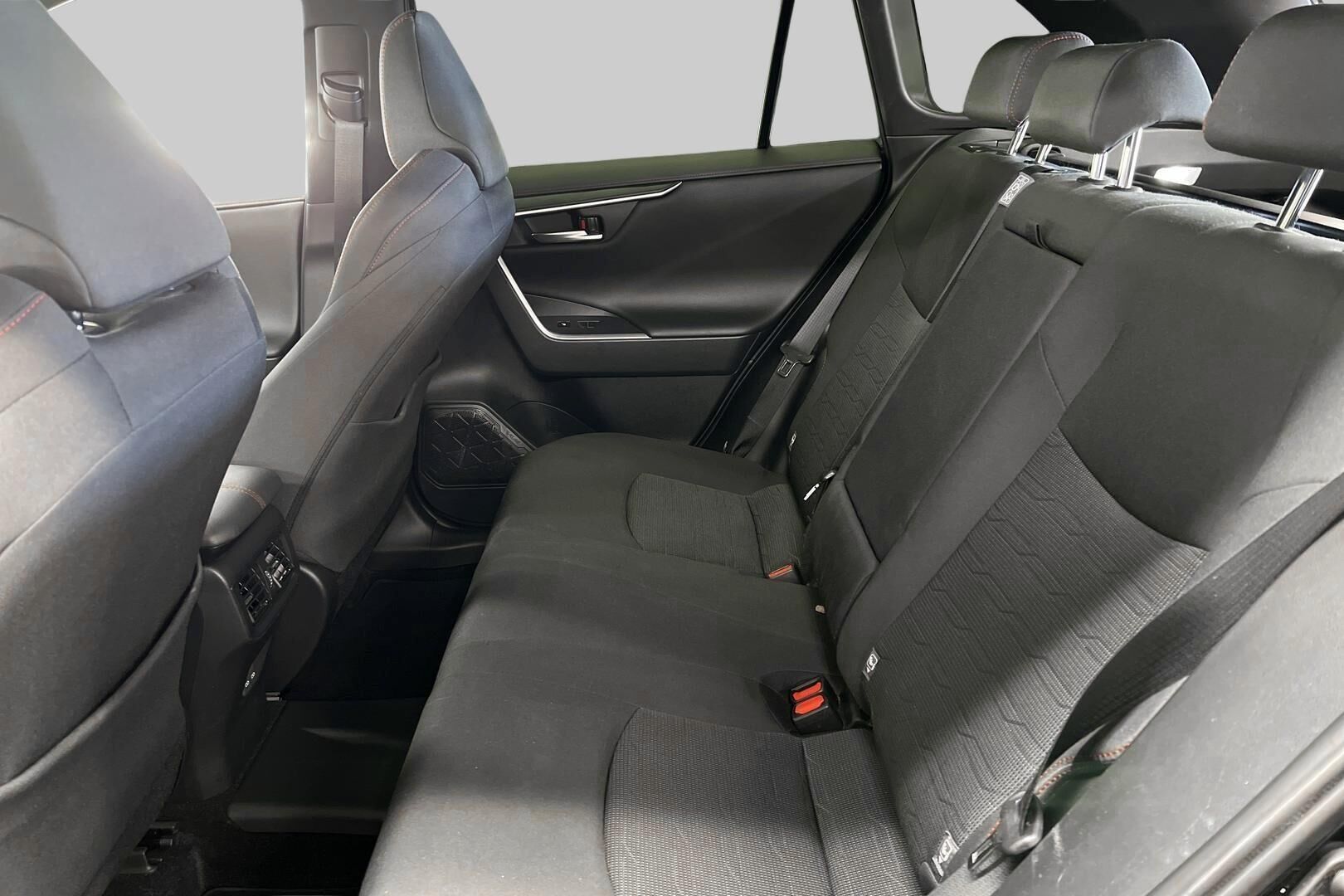 Toyota RAV4 Plug-in iso kuva 7
