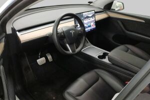 Tesla Model Y esikatselu 2