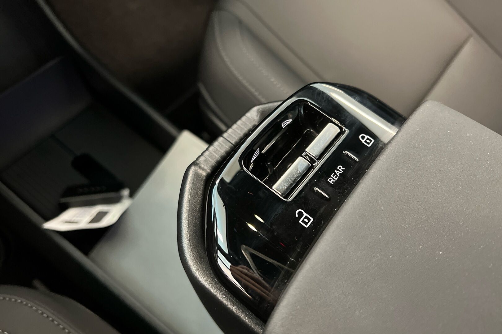 Volvo EX30 iso kuva 14
