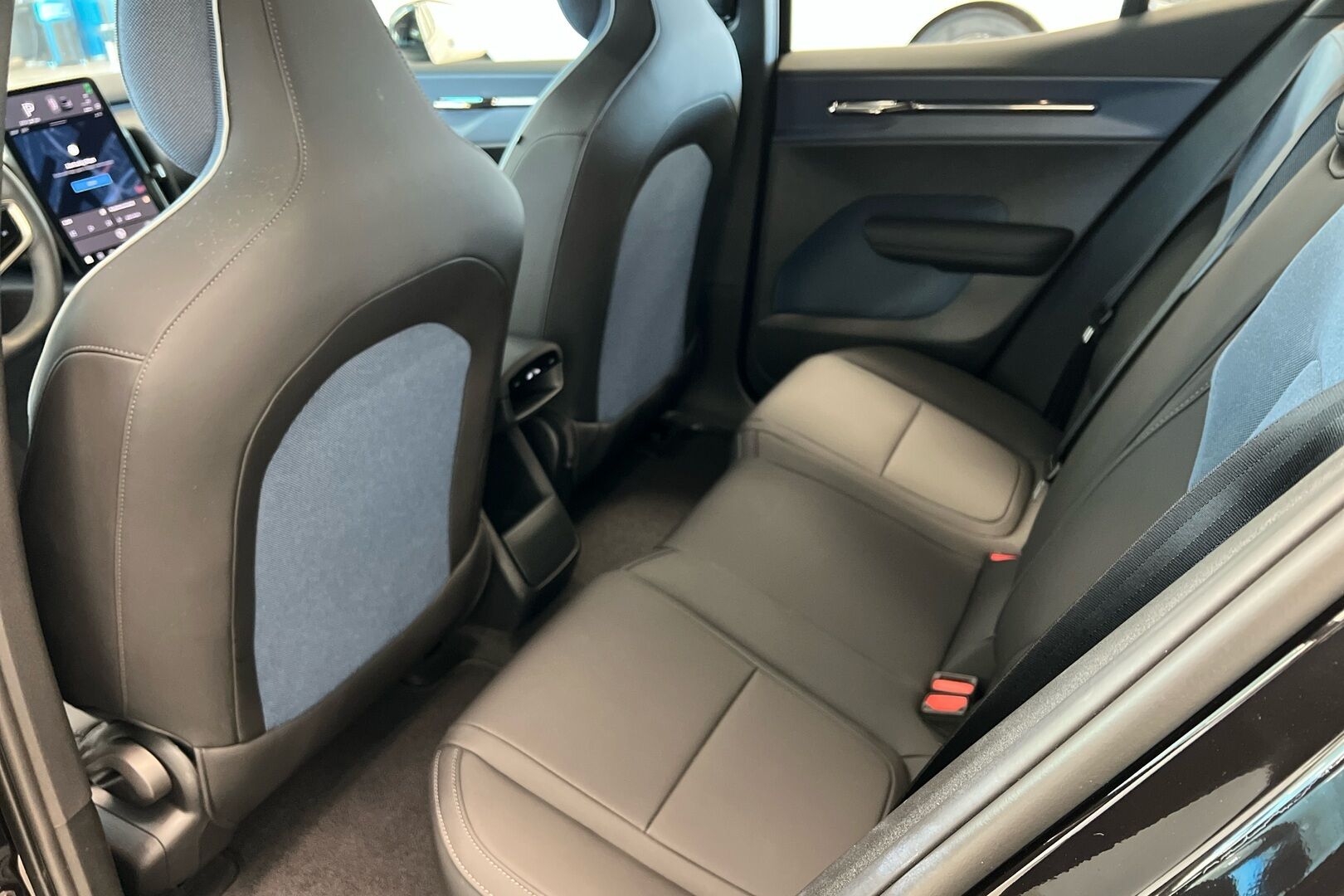 Volvo EX30 iso kuva 8