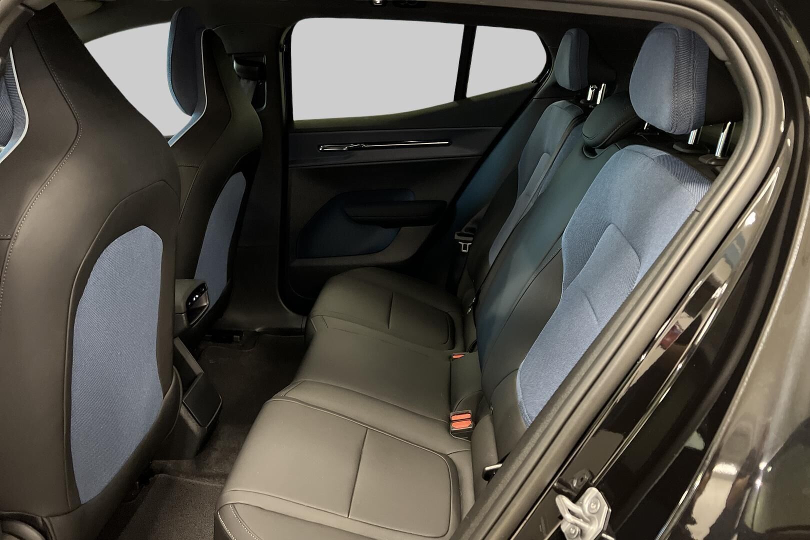 Volvo EX30 iso kuva 10