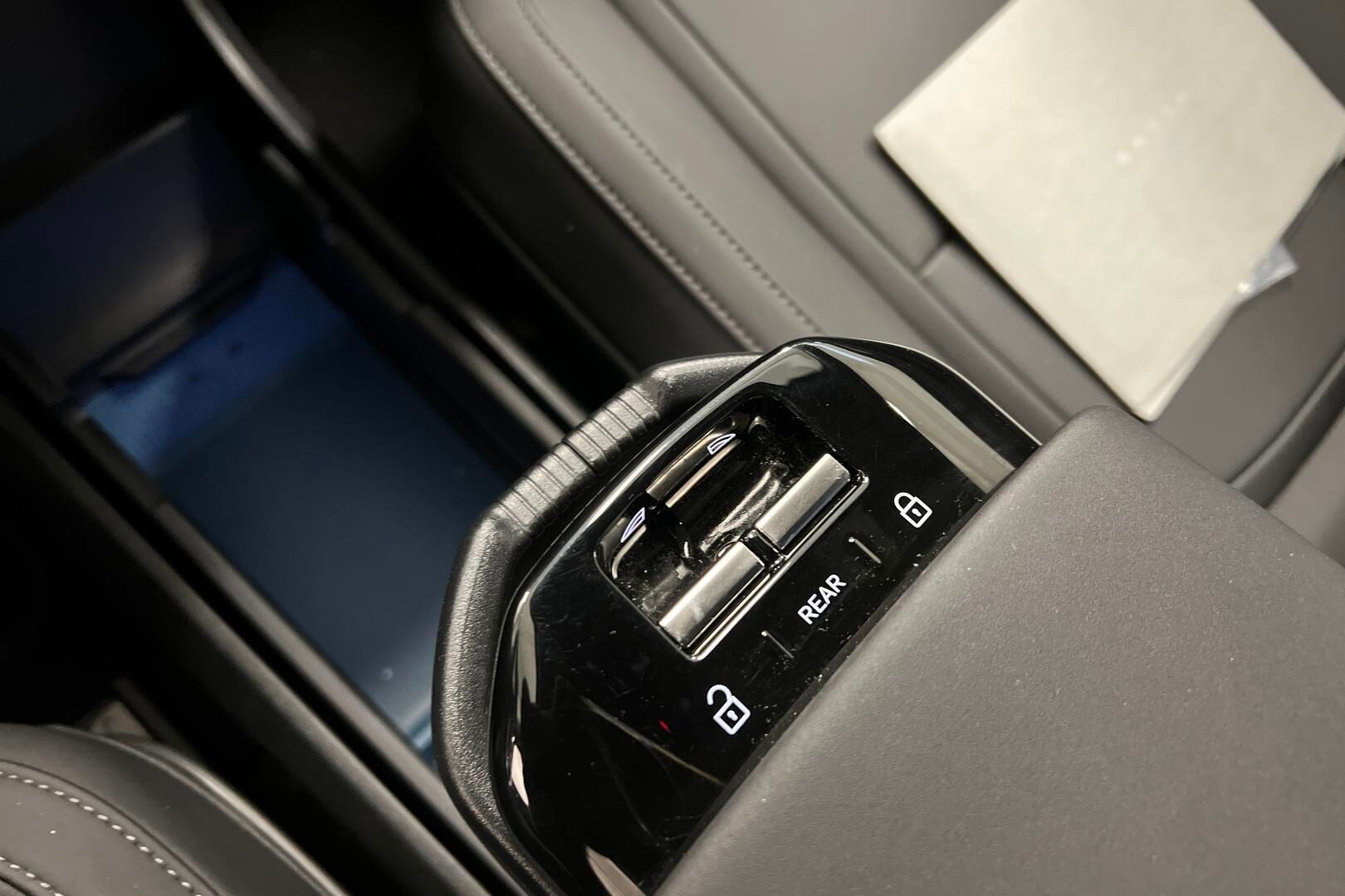 Volvo EX30 iso kuva 18