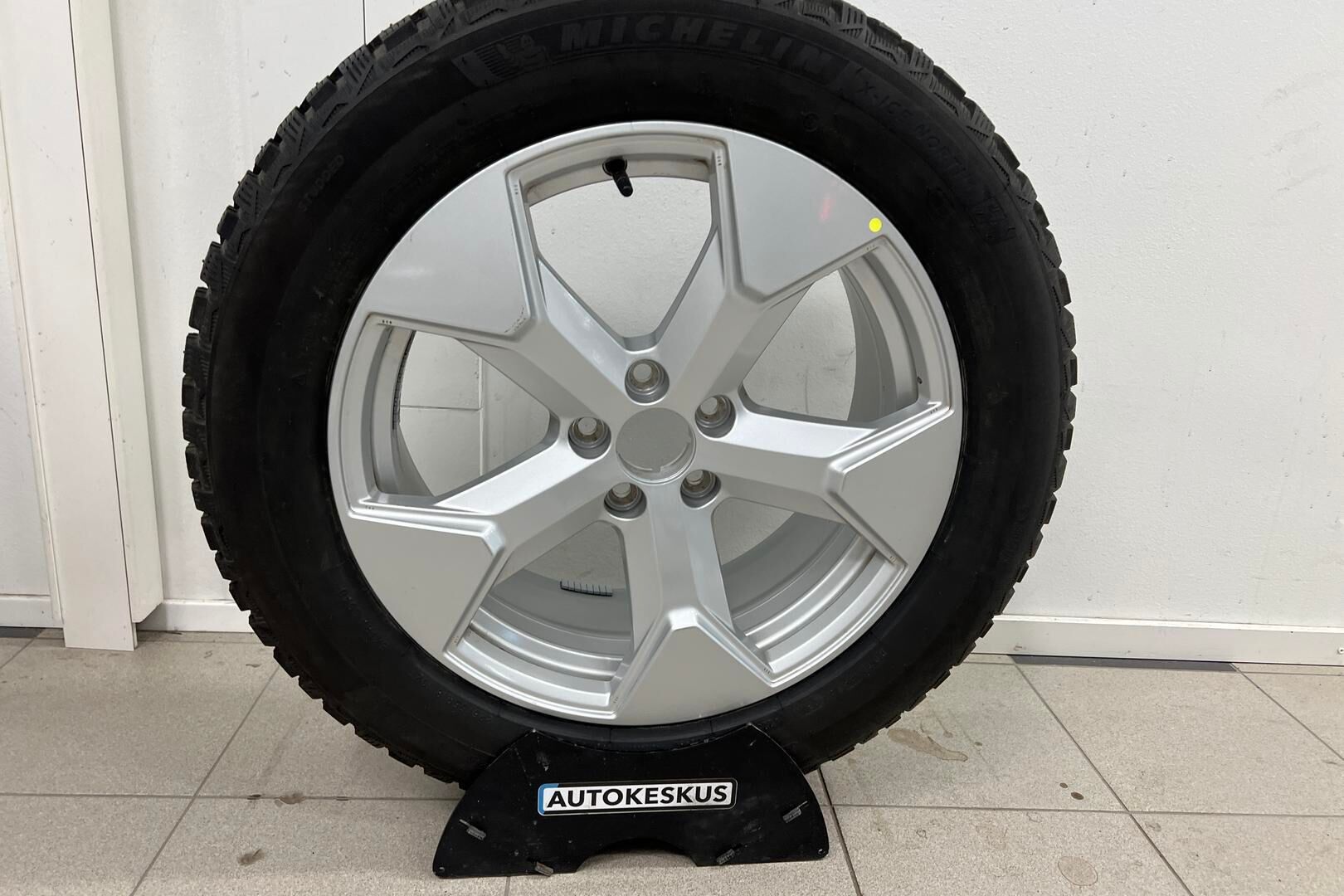 Volvo EX30 iso kuva 23