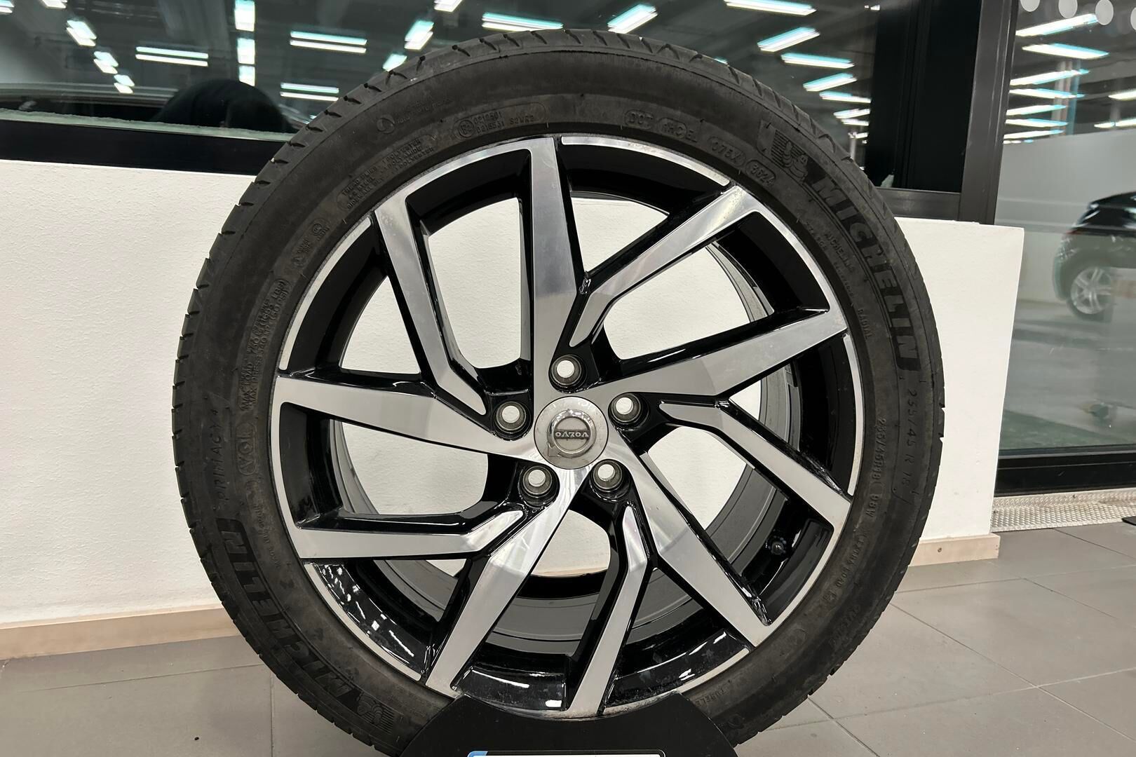 Volvo V60 iso kuva 12