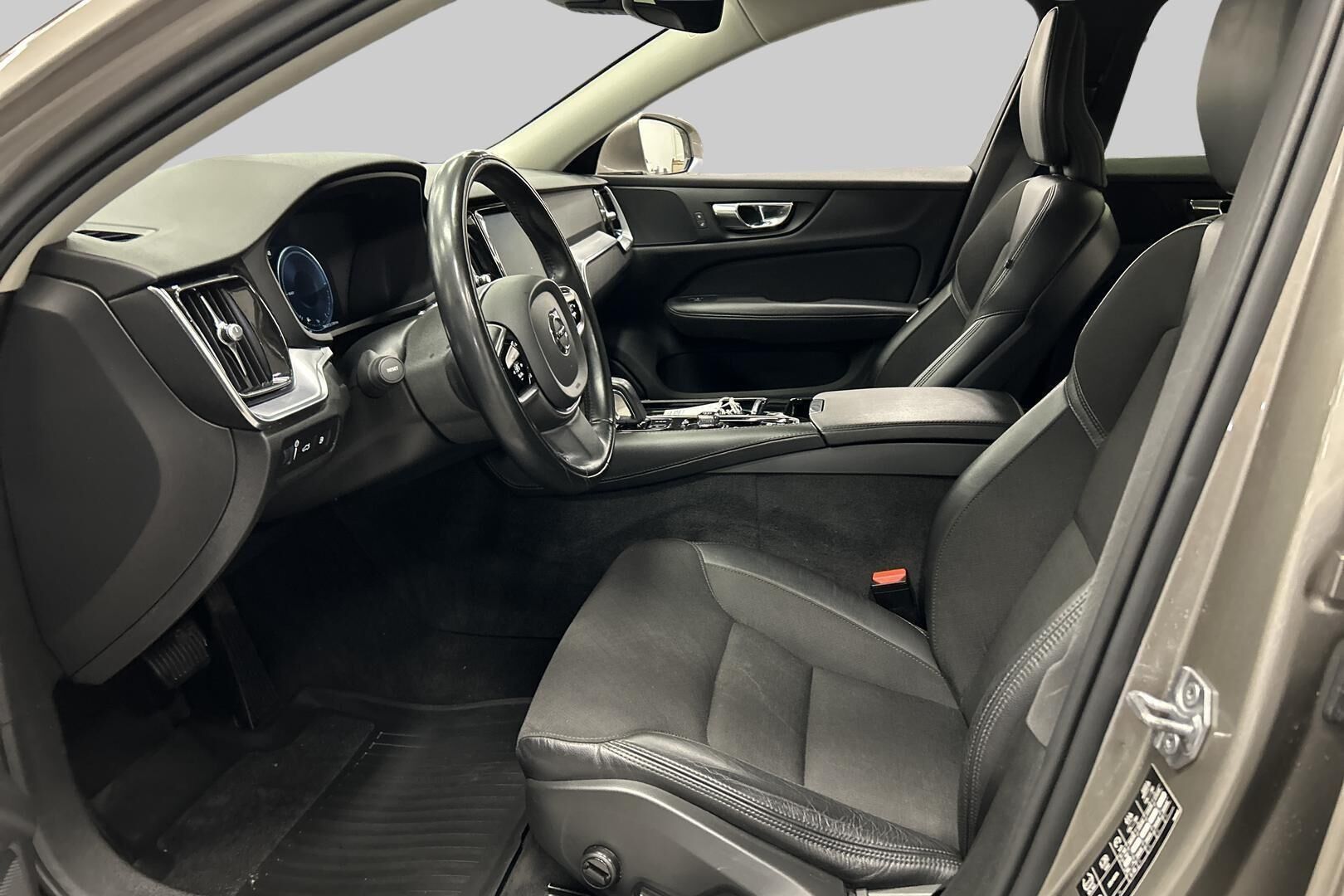 Volvo V60 iso kuva 8