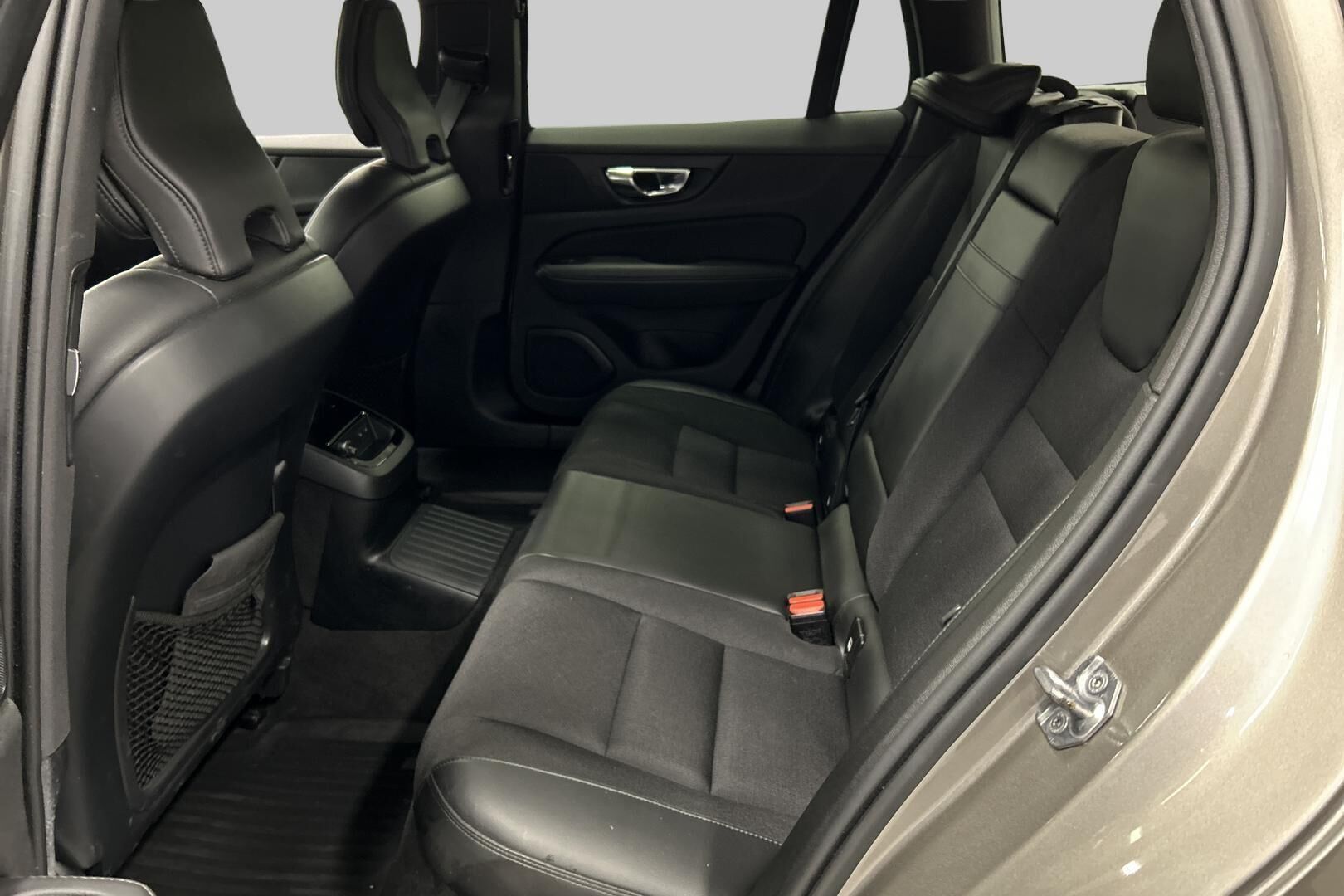 Volvo V60 iso kuva 9