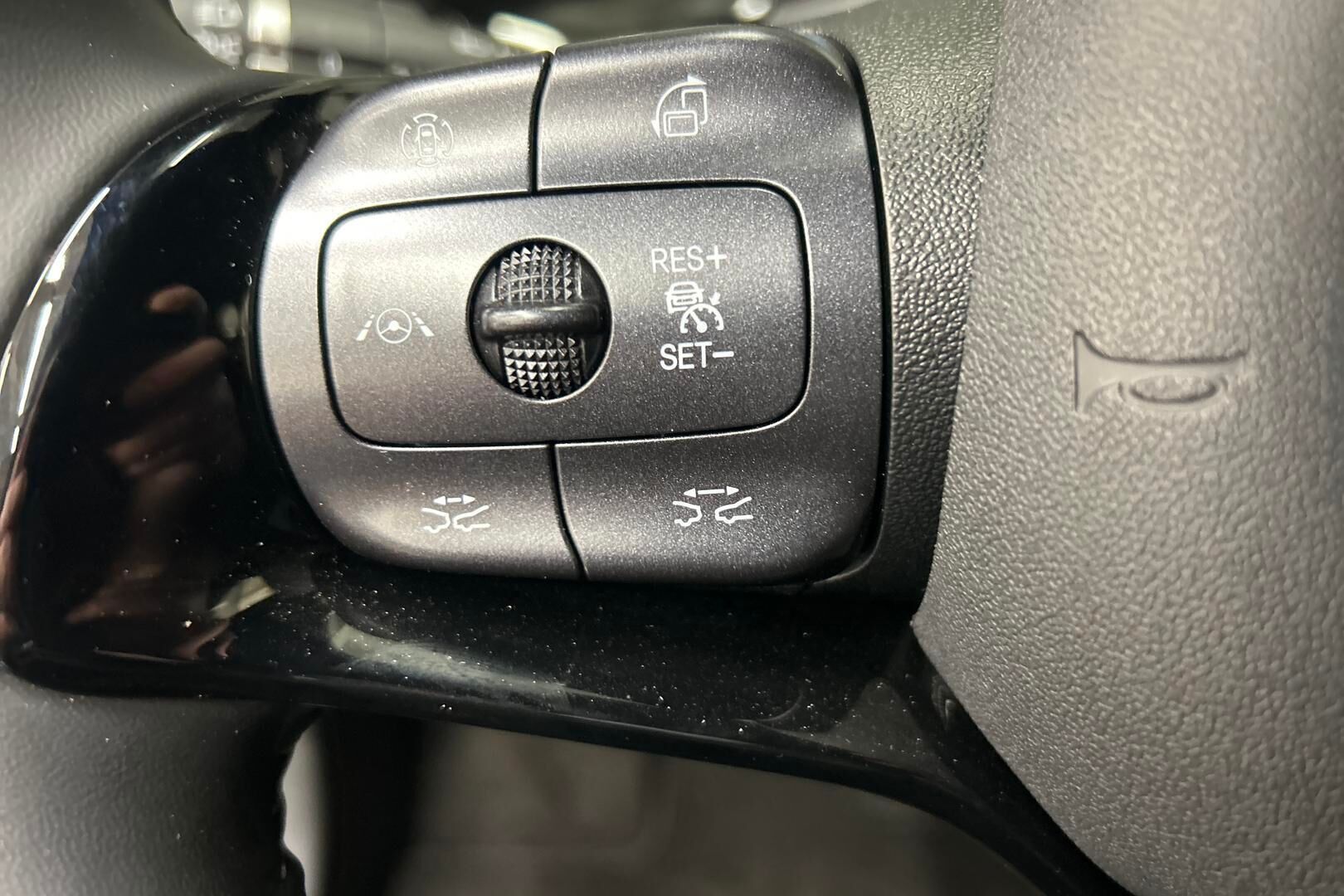 BYD Dolphin iso kuva 15