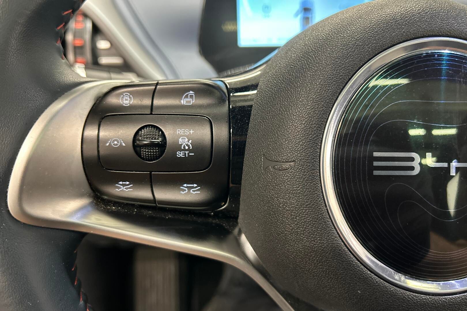 BYD Atto 3 iso kuva 17