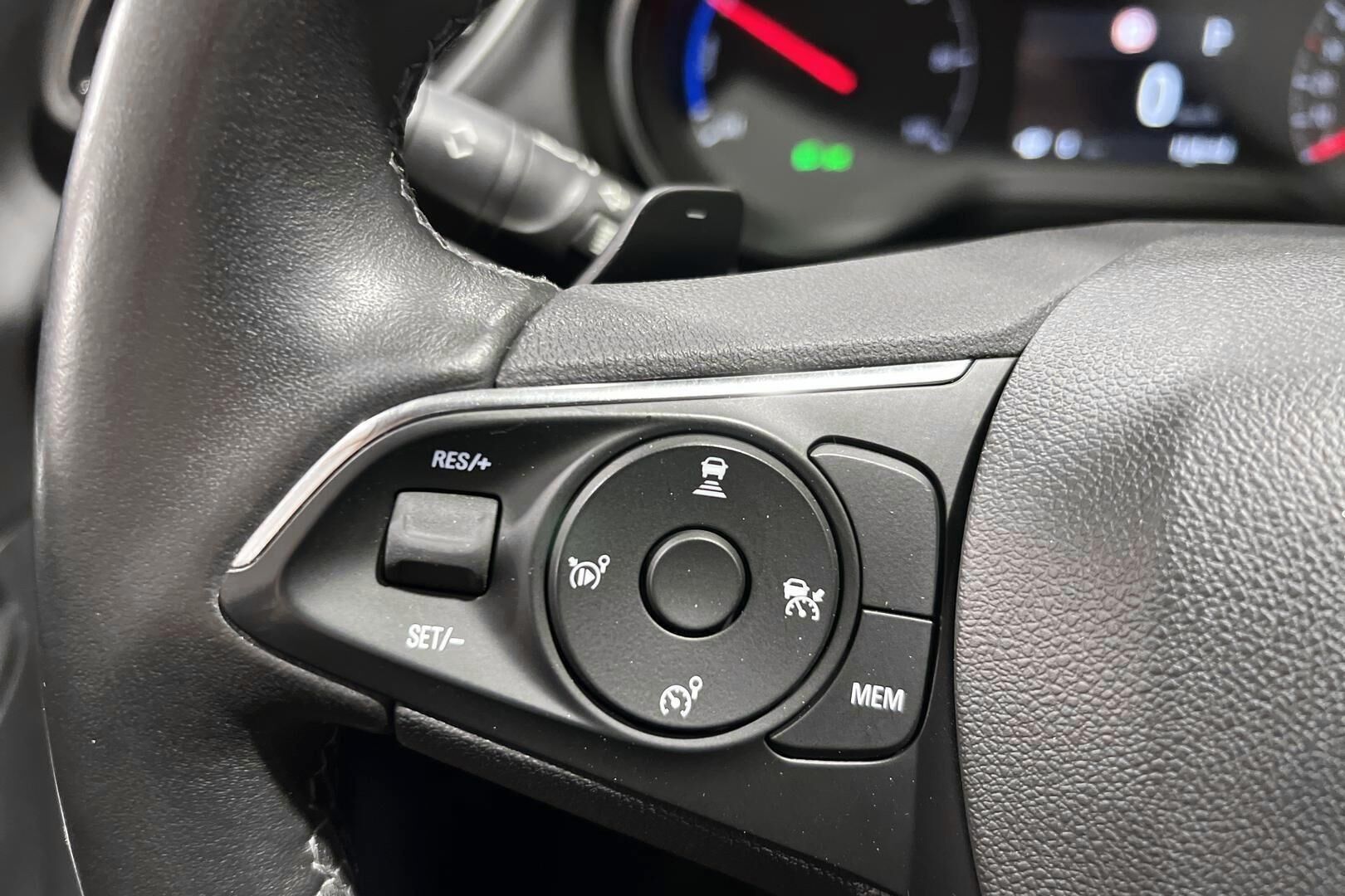 Opel Grandland iso kuva 16