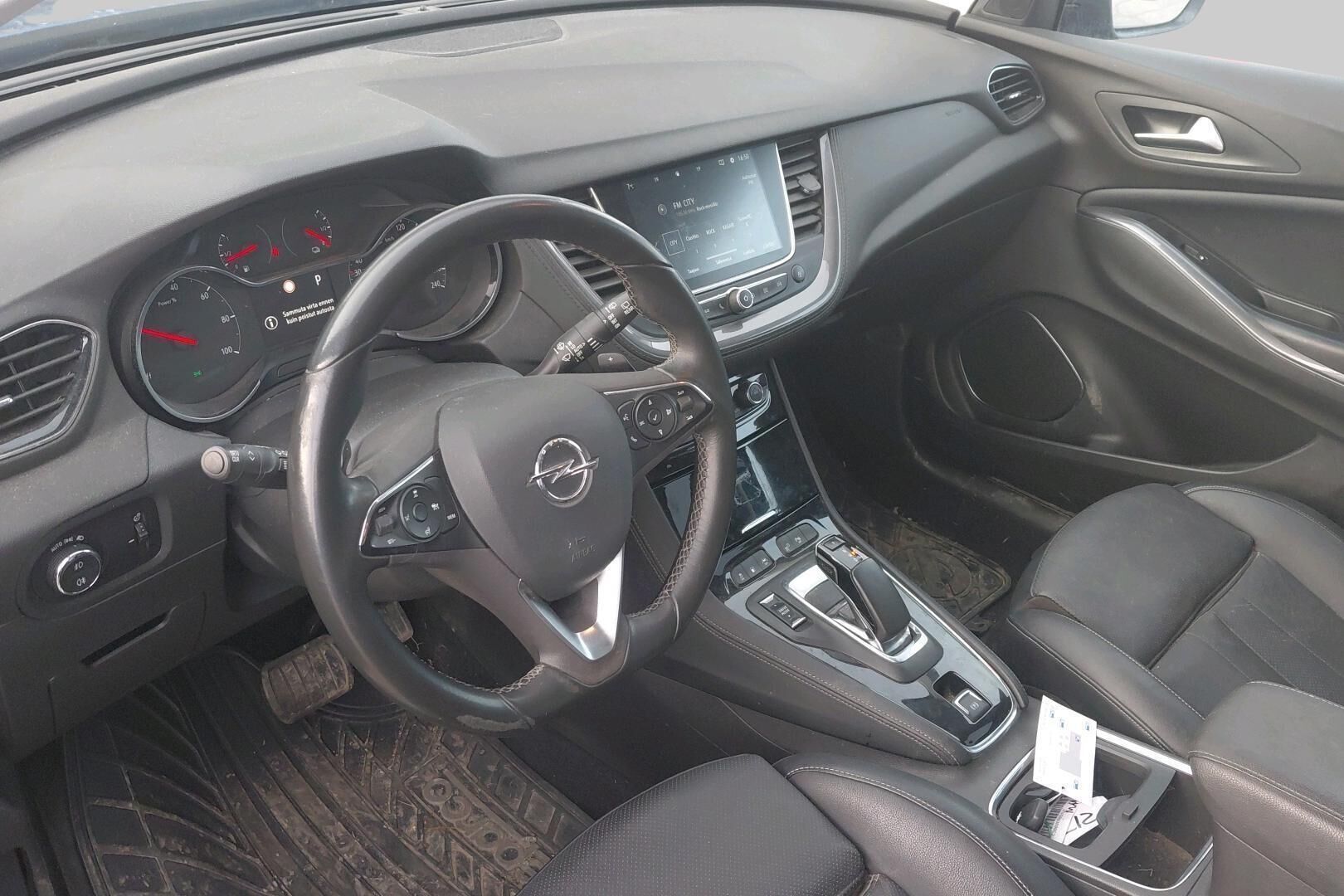 Opel Grandland iso kuva 2