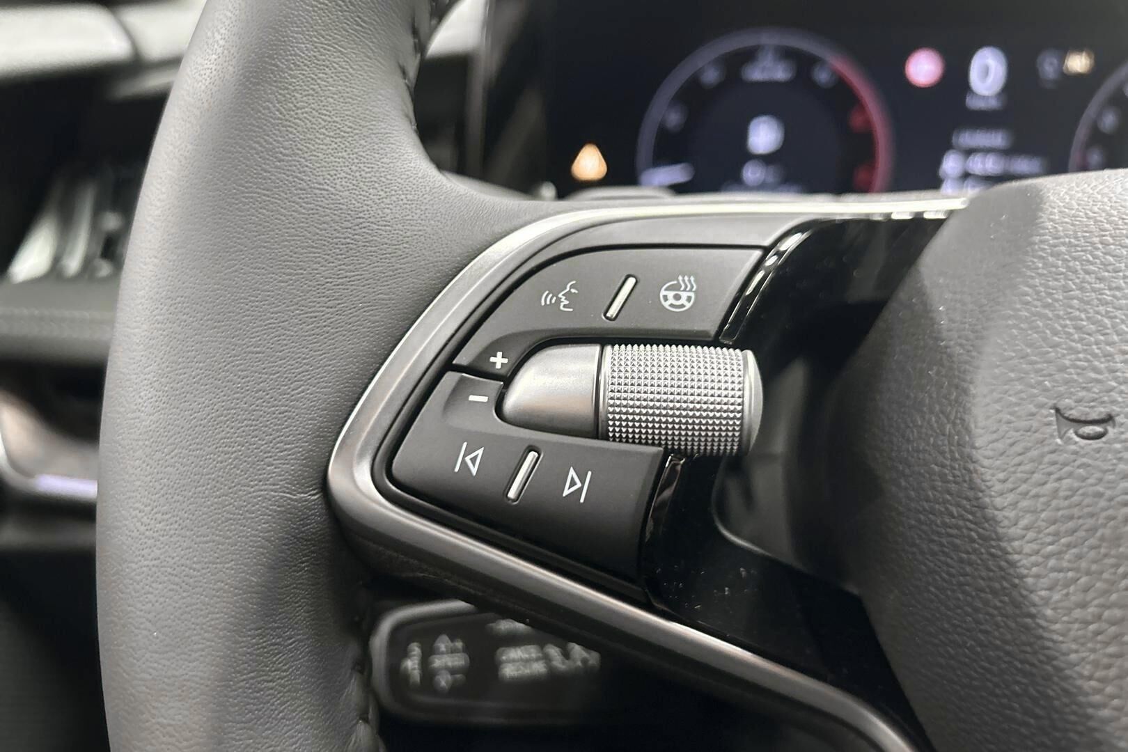 Skoda Superb iso kuva 14