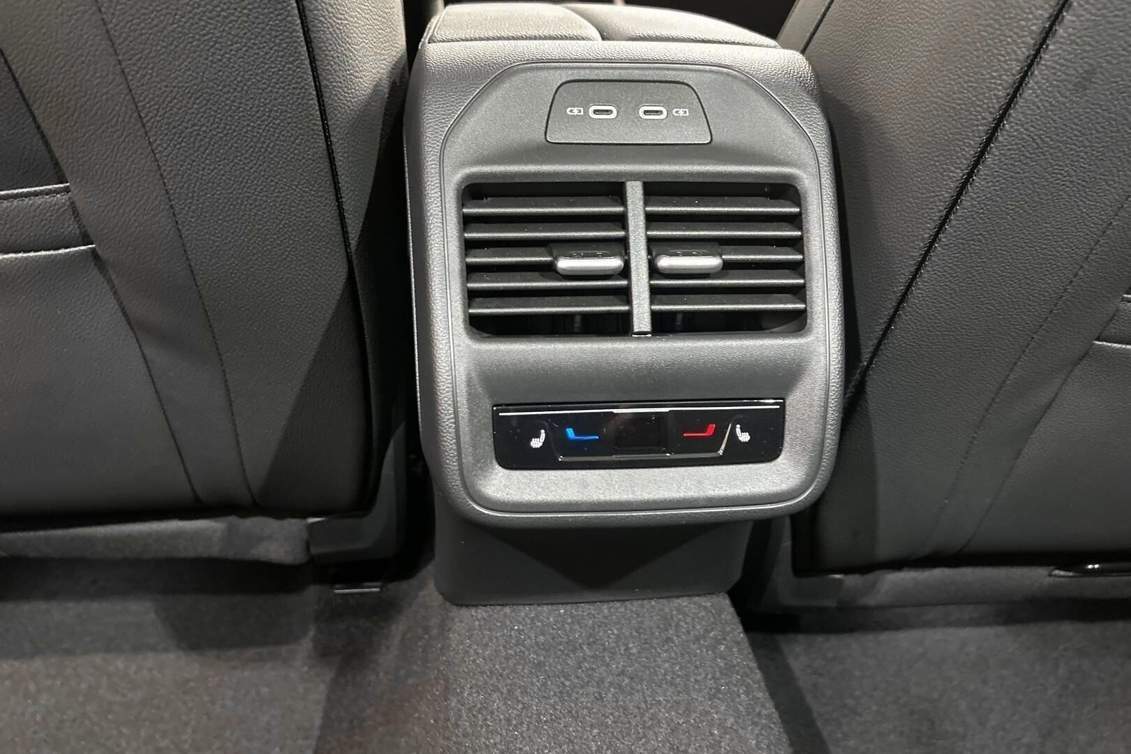 Skoda Superb iso kuva 24