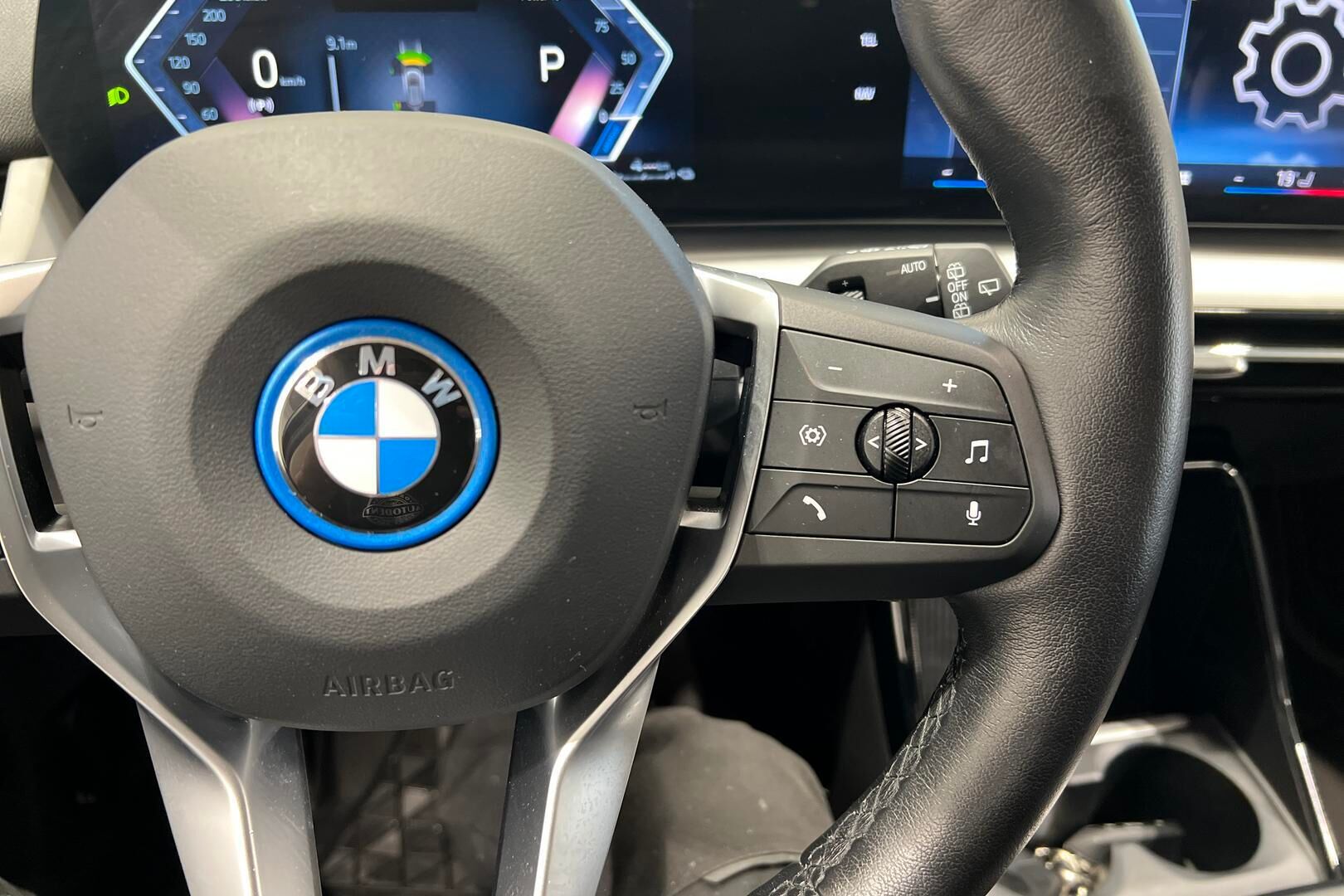 BMW 2-SARJA iso kuva 36