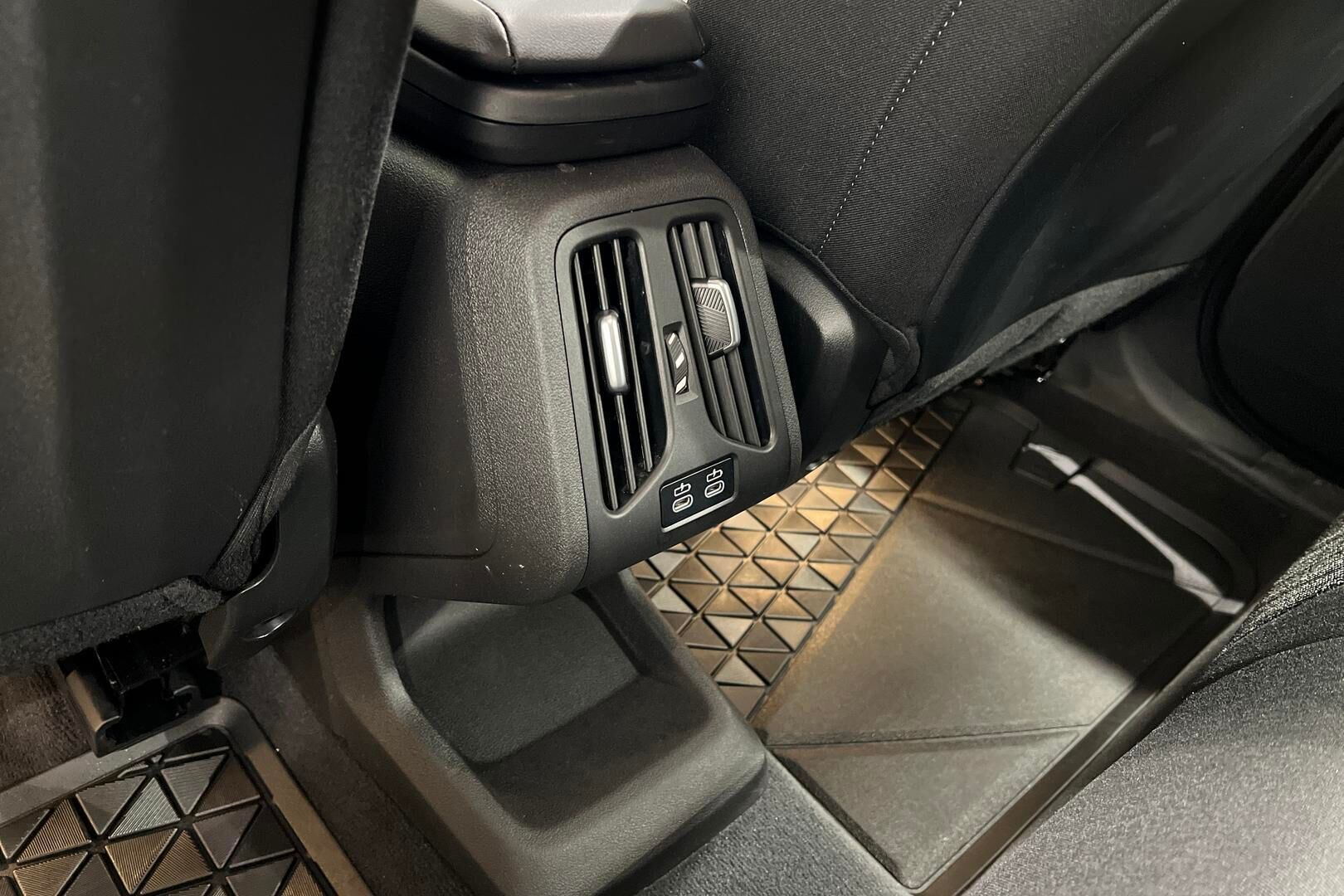 BMW 2-SARJA iso kuva 26