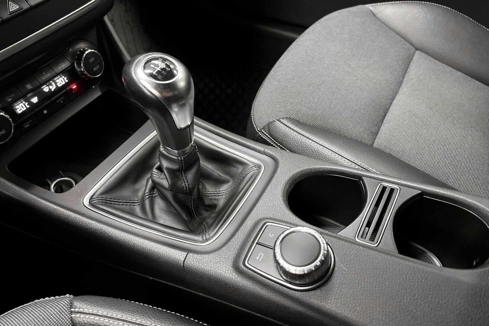 Mercedes-Benz A iso kuva 16
