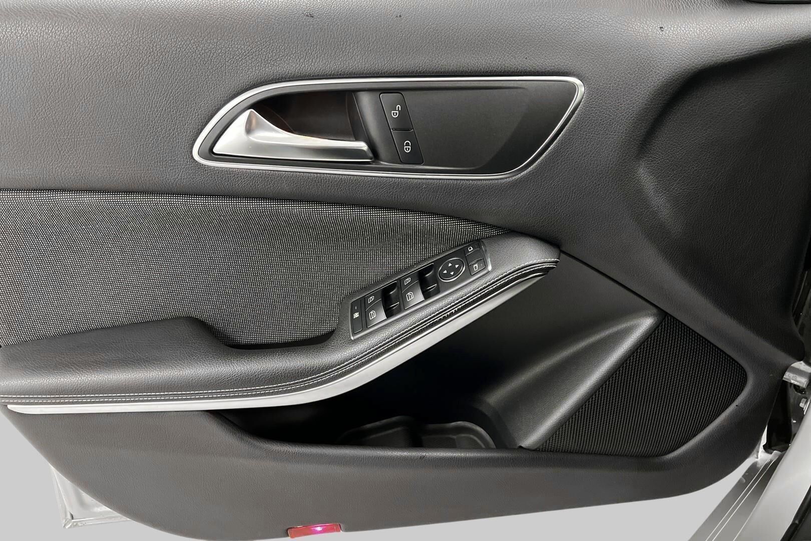 Mercedes-Benz A iso kuva 20