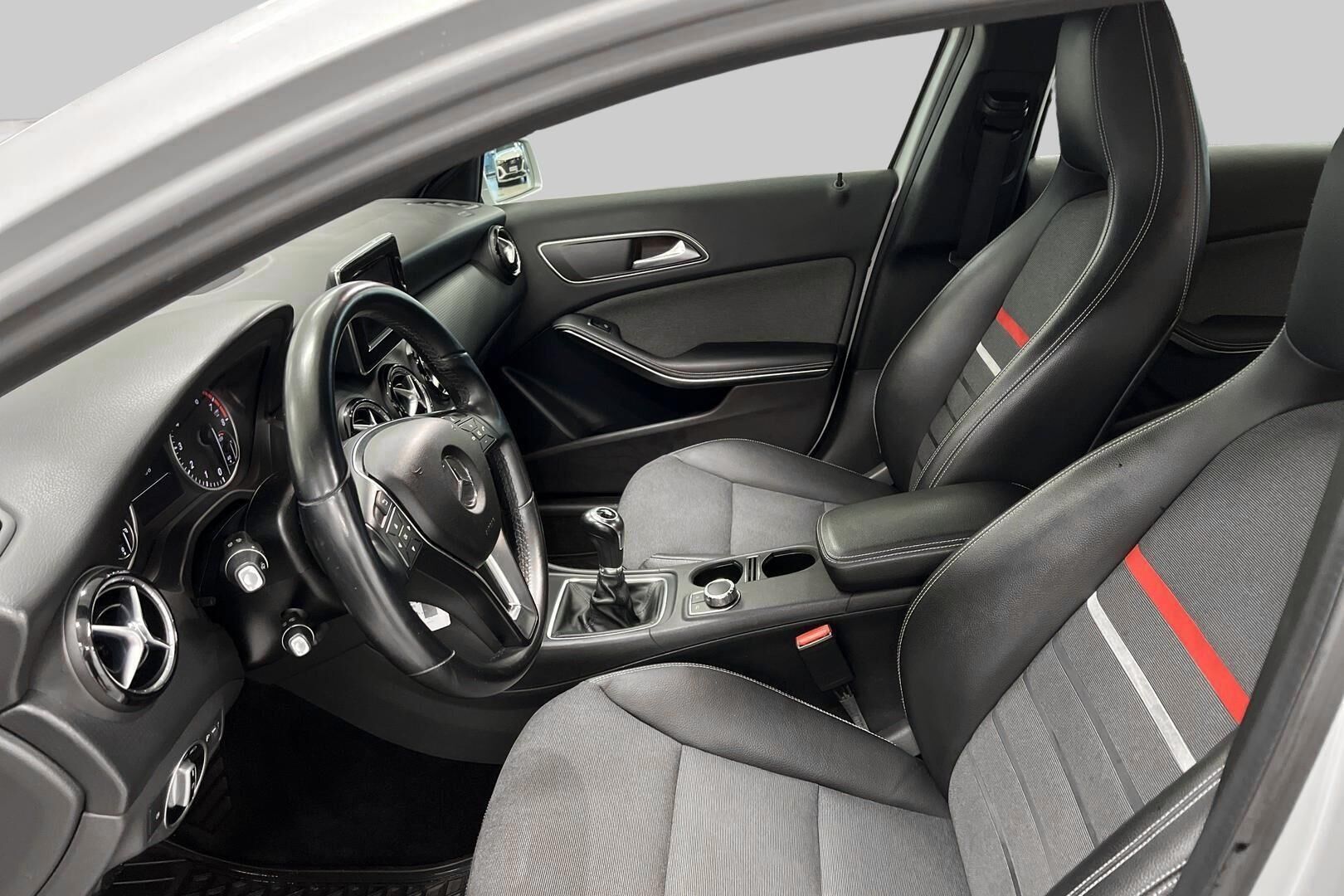 Mercedes-Benz A iso kuva 9