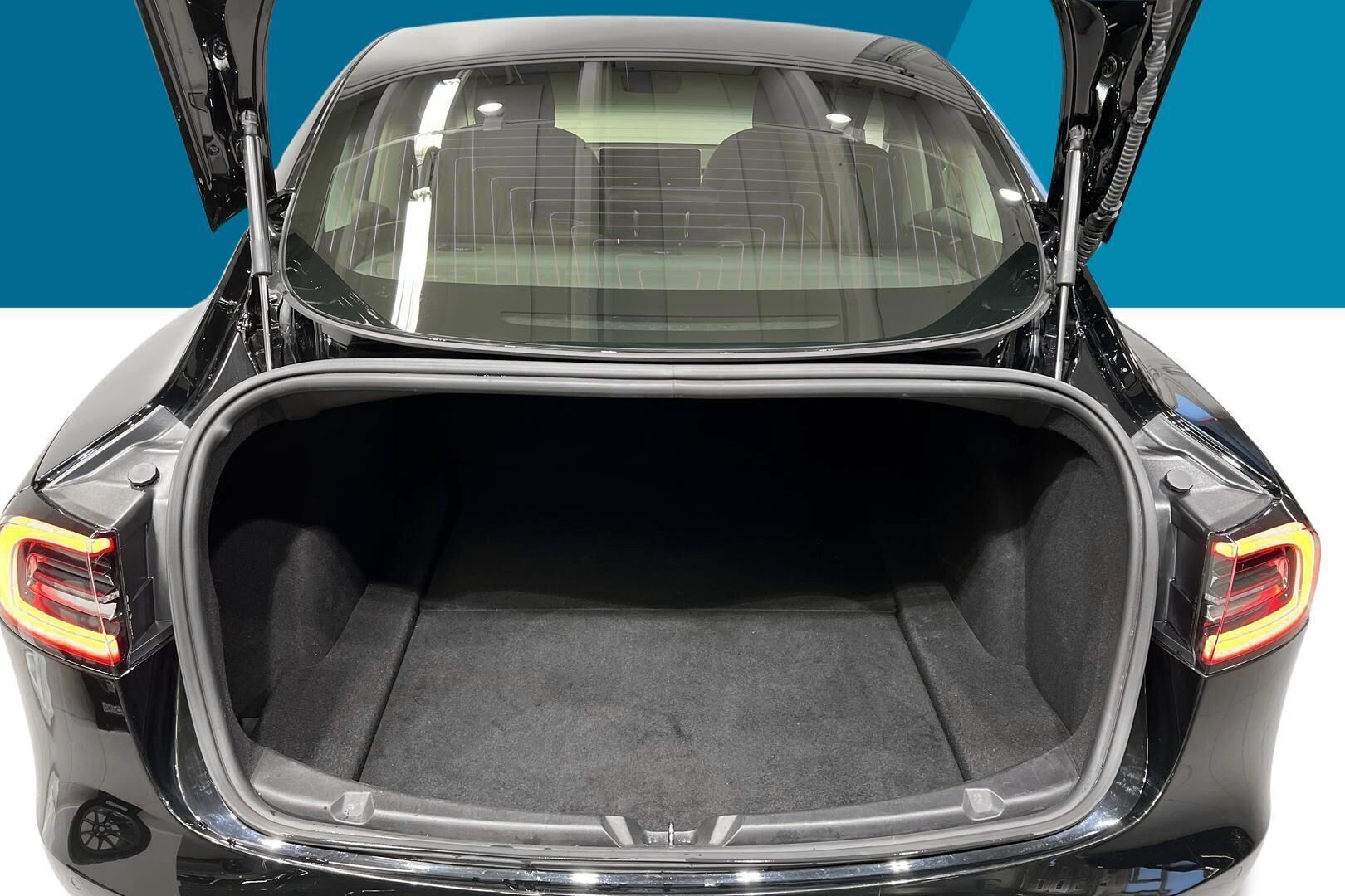 Tesla Model 3 iso kuva 13