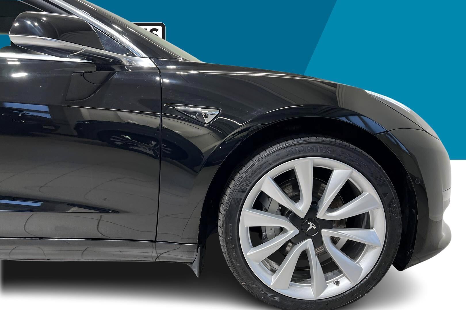 Tesla Model 3 iso kuva 14