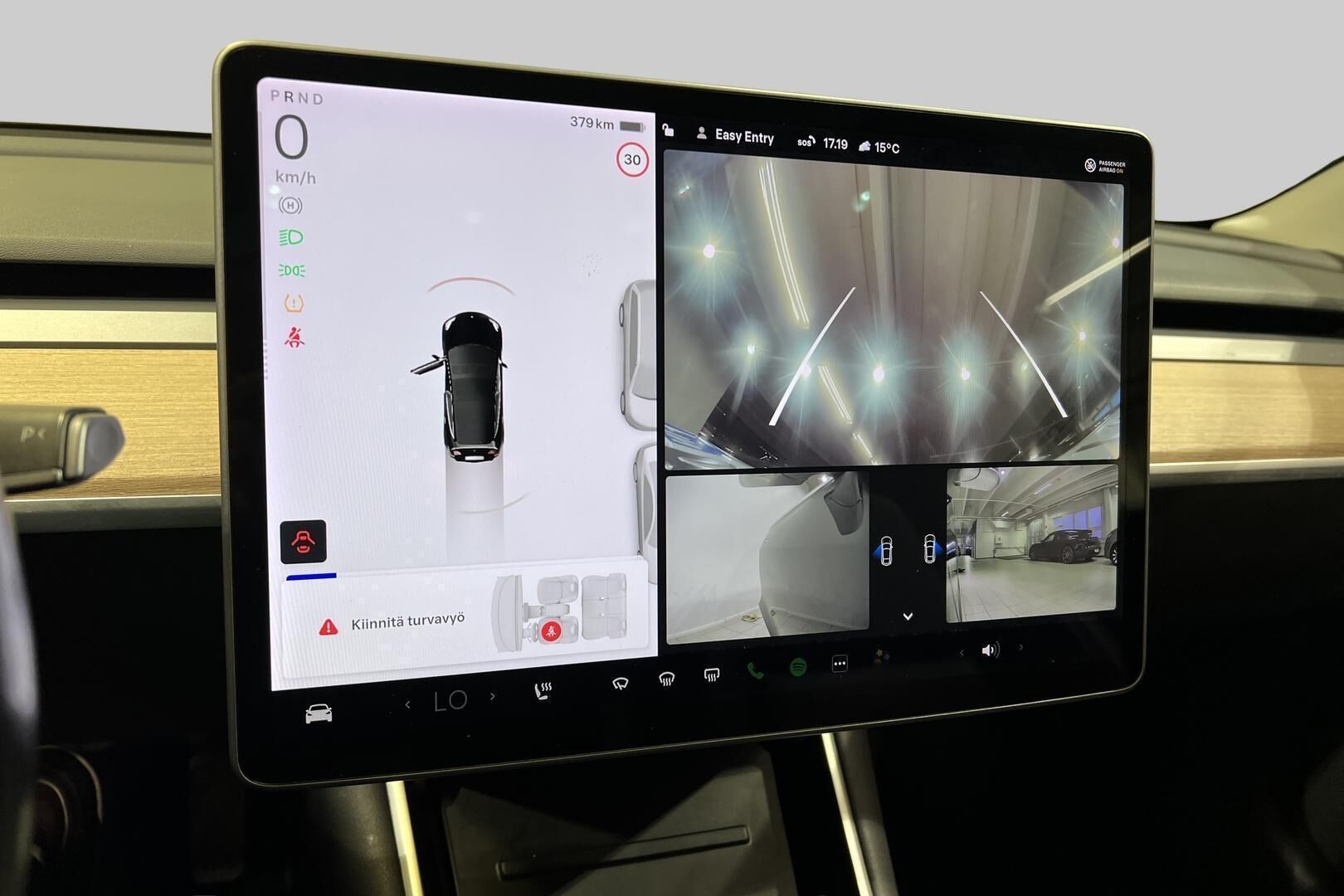 Tesla Model 3 iso kuva 16