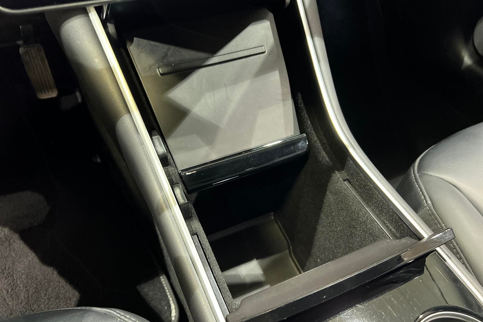 Tesla Model 3 iso kuva 22