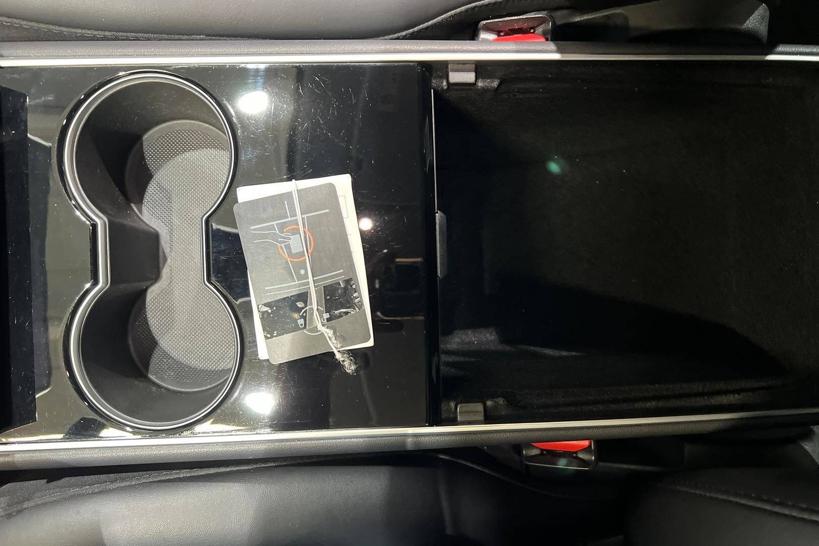 Tesla Model 3 iso kuva 23
