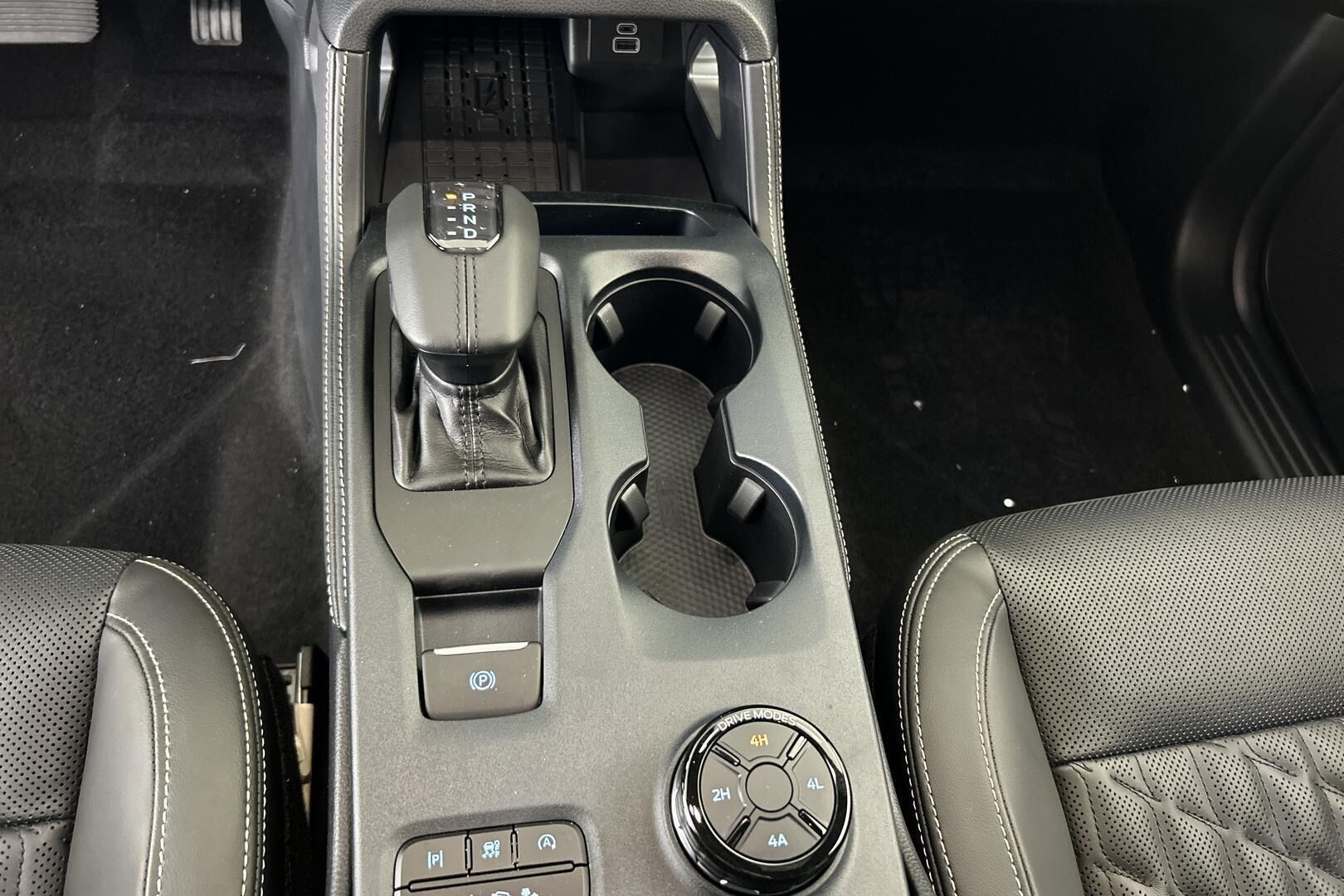 Ford Ranger iso kuva 16