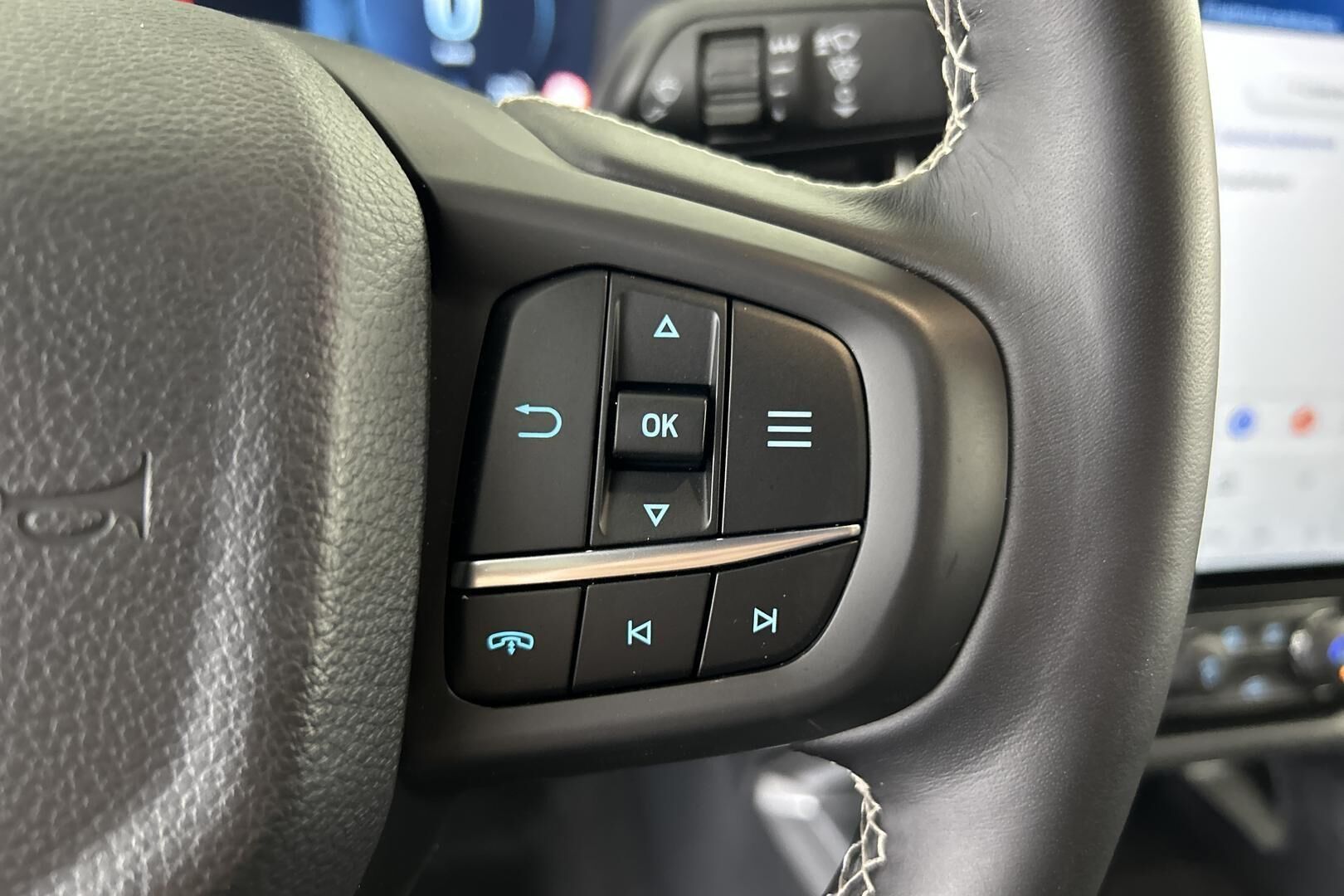 Ford Ranger iso kuva 19