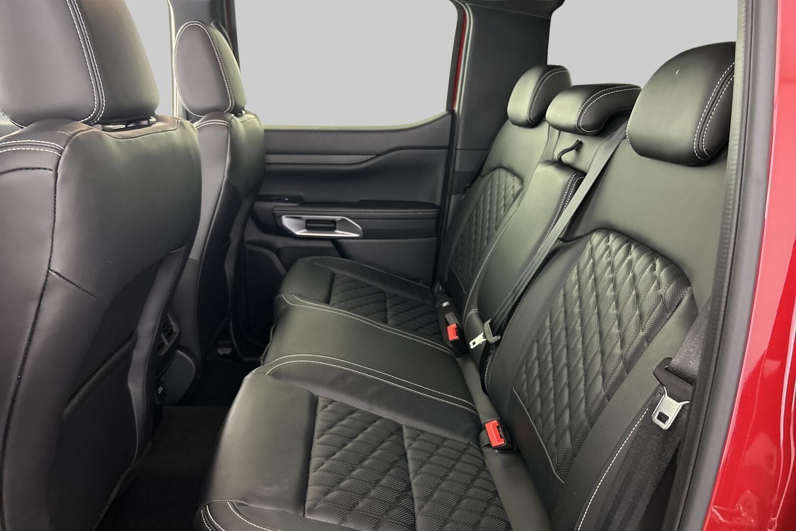 Ford Ranger iso kuva 6