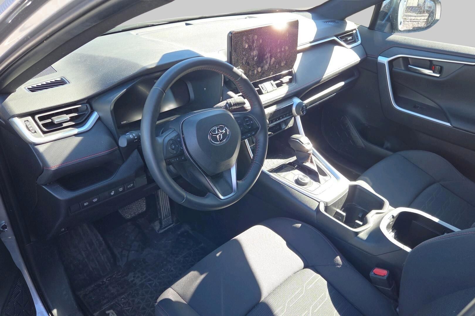 Toyota RAV4 Plug-in iso kuva 1