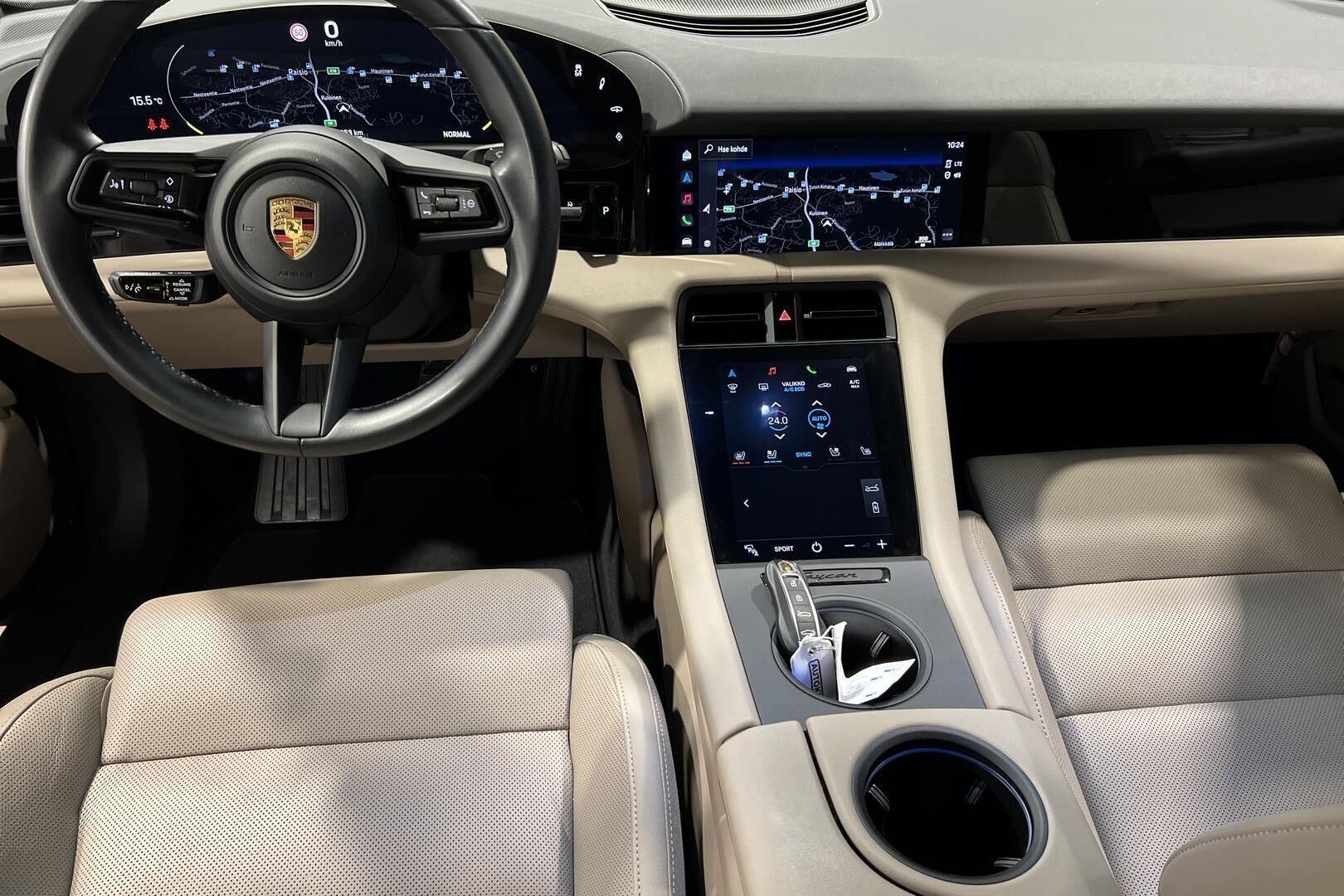 Porsche Taycan iso kuva 11