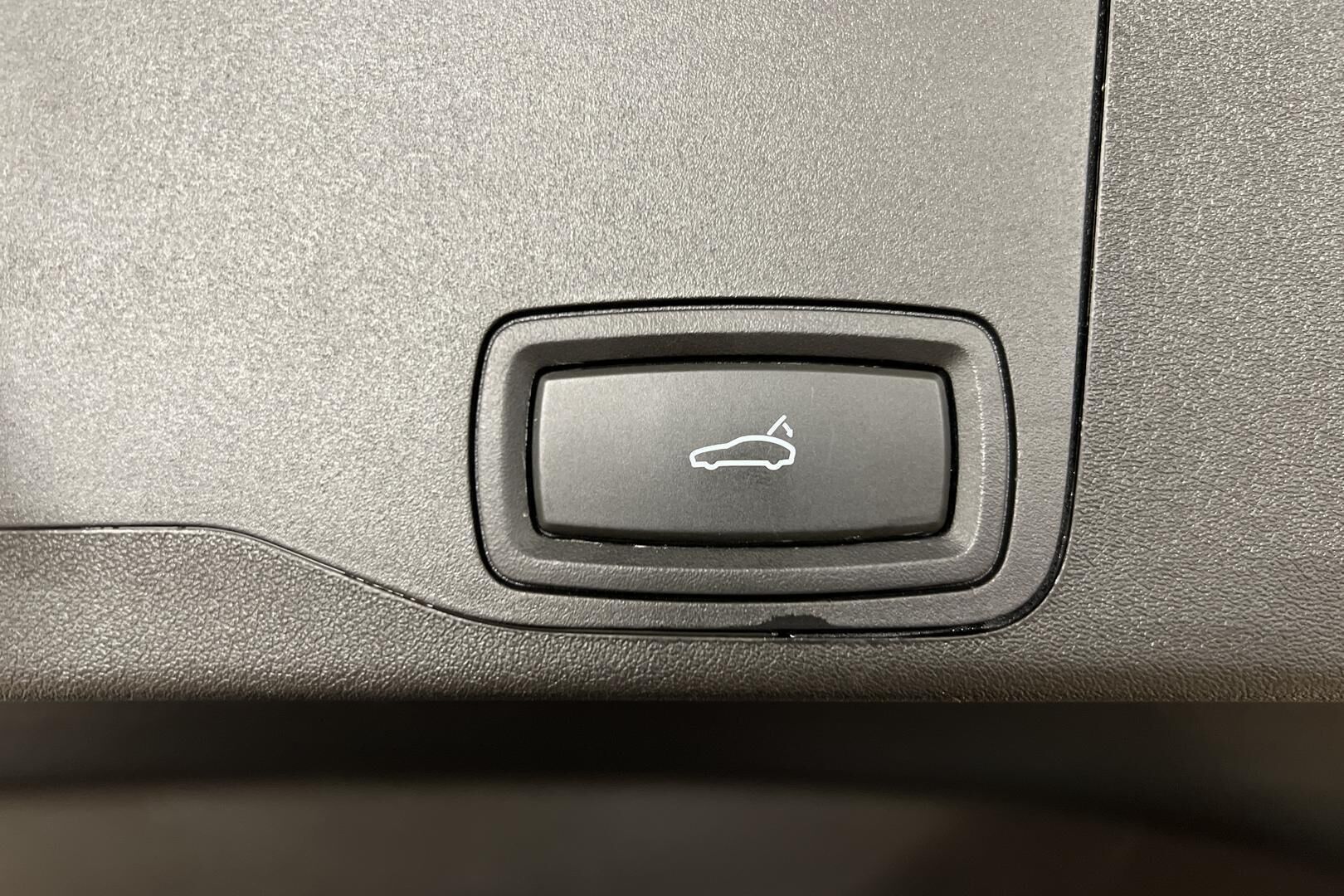 Porsche Taycan iso kuva 14