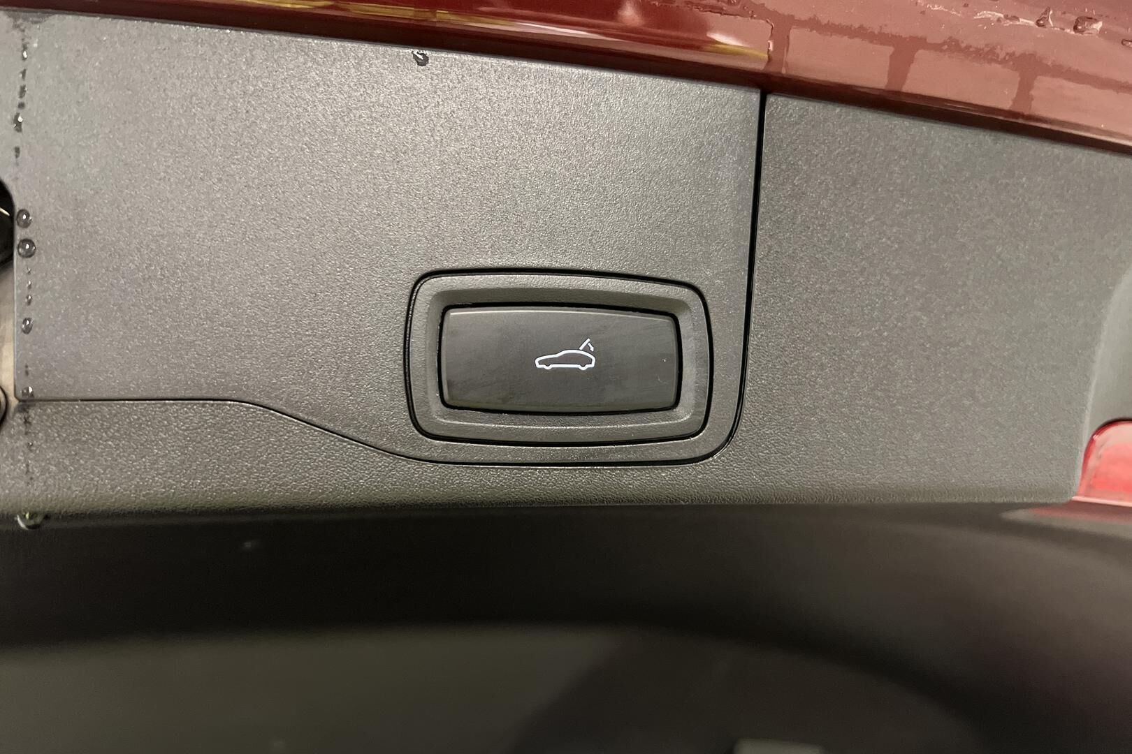 Porsche Taycan iso kuva 7