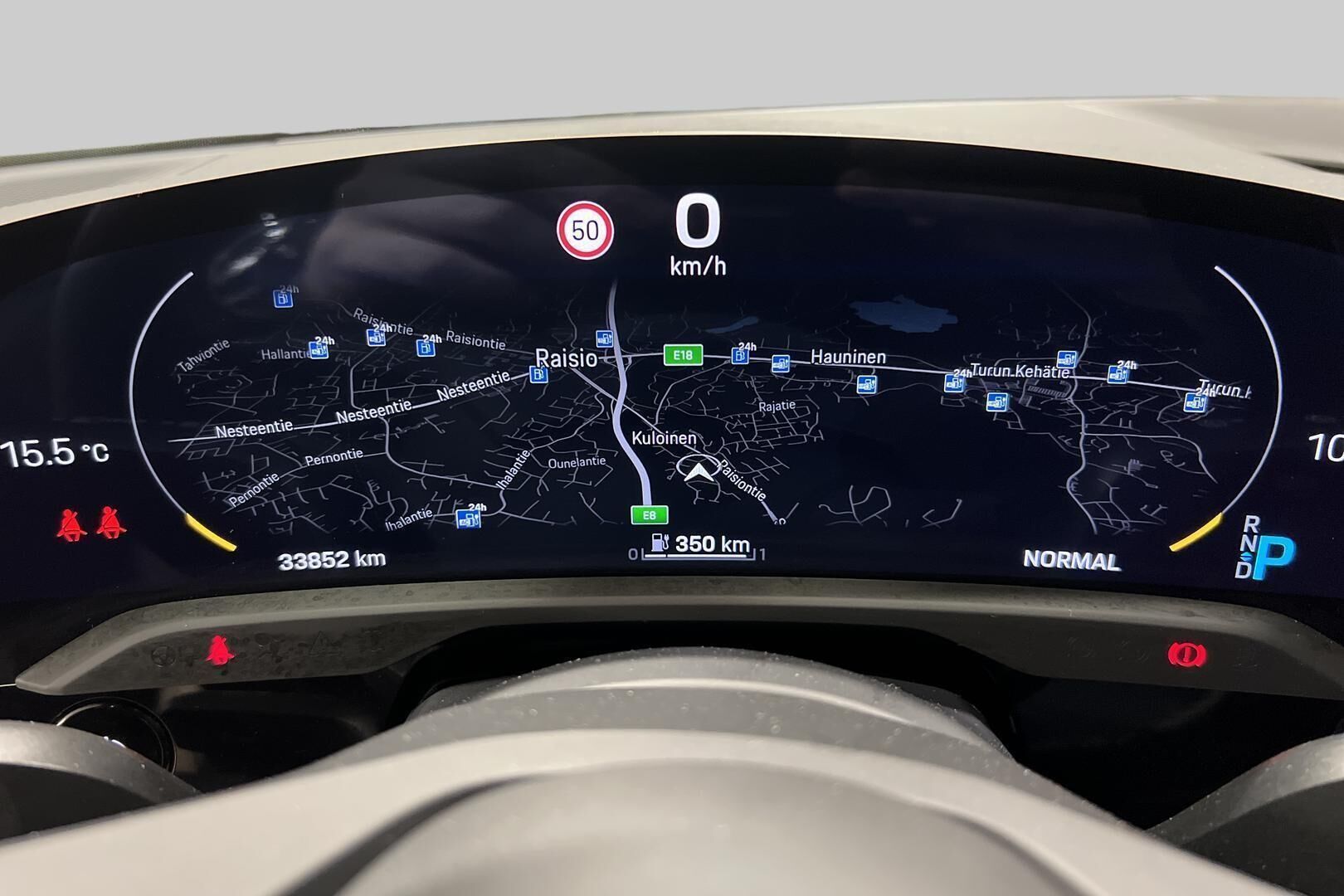 Porsche Taycan iso kuva 19