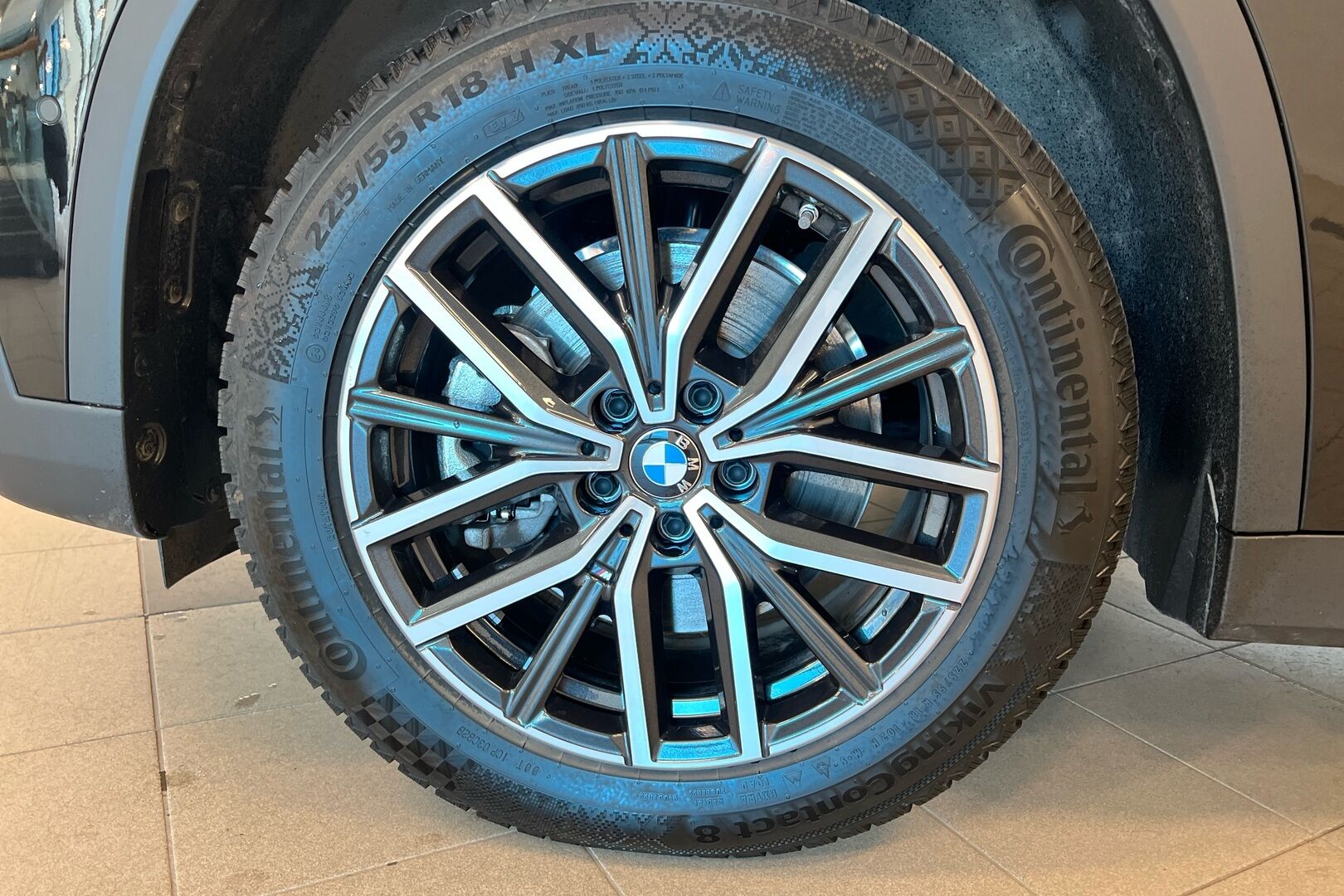 BMW X1 iso kuva 10