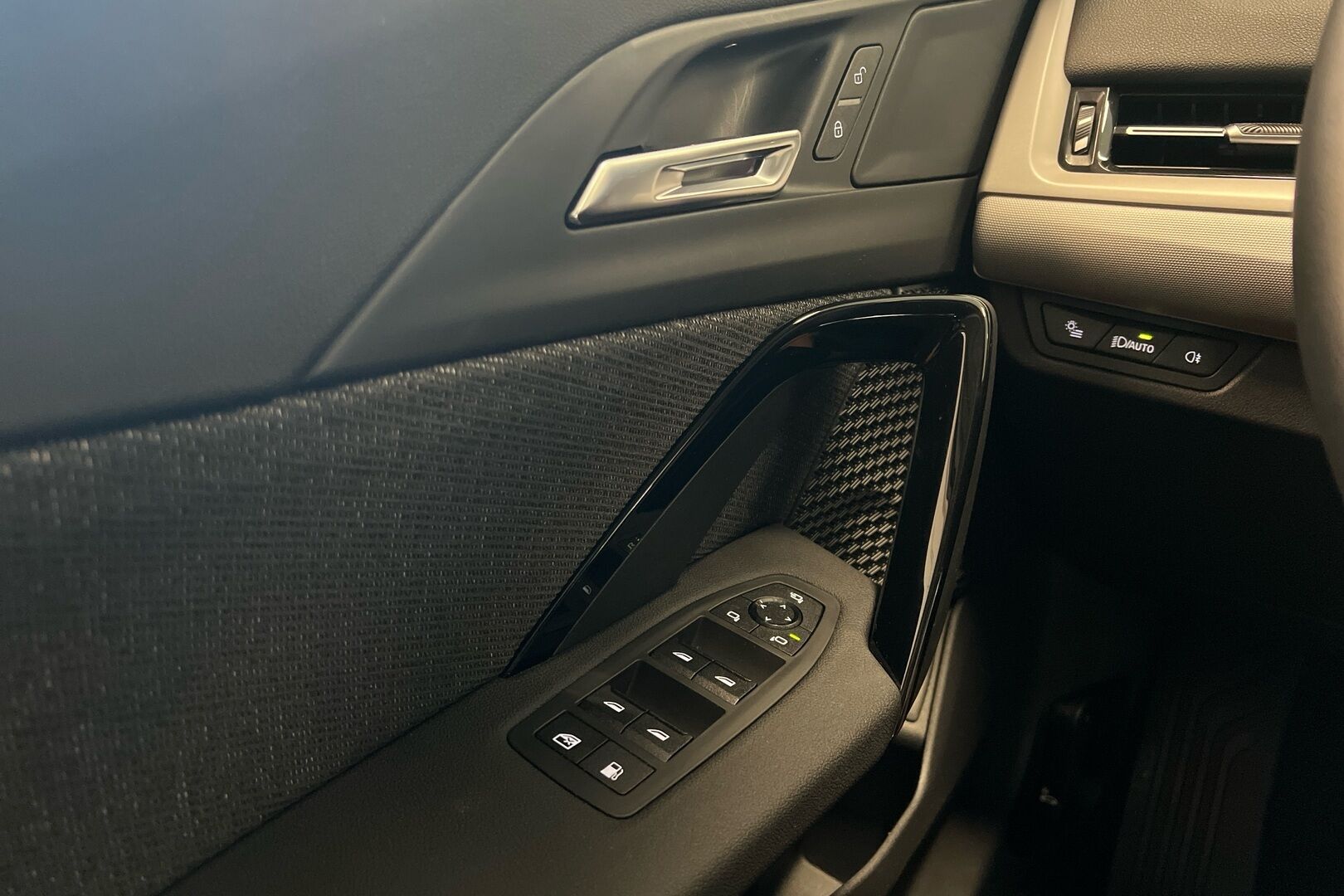 BMW X1 iso kuva 17
