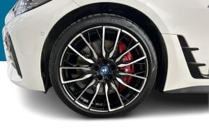 BMW i4 esikatselu 13