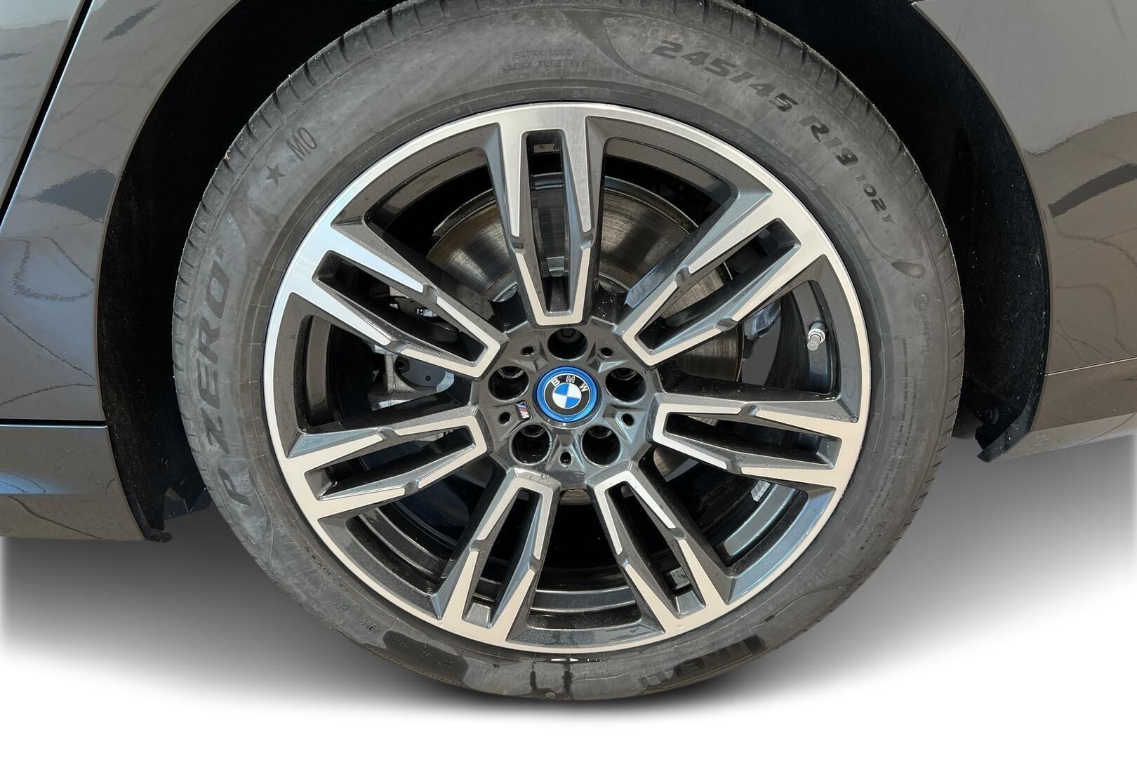 BMW i5 iso kuva 12