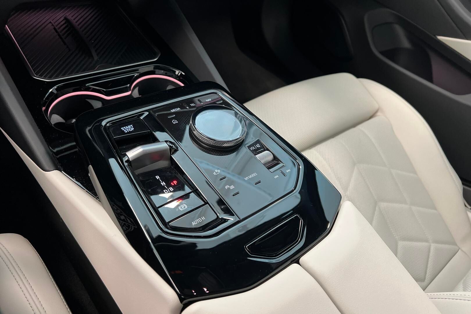 BMW i5 iso kuva 15