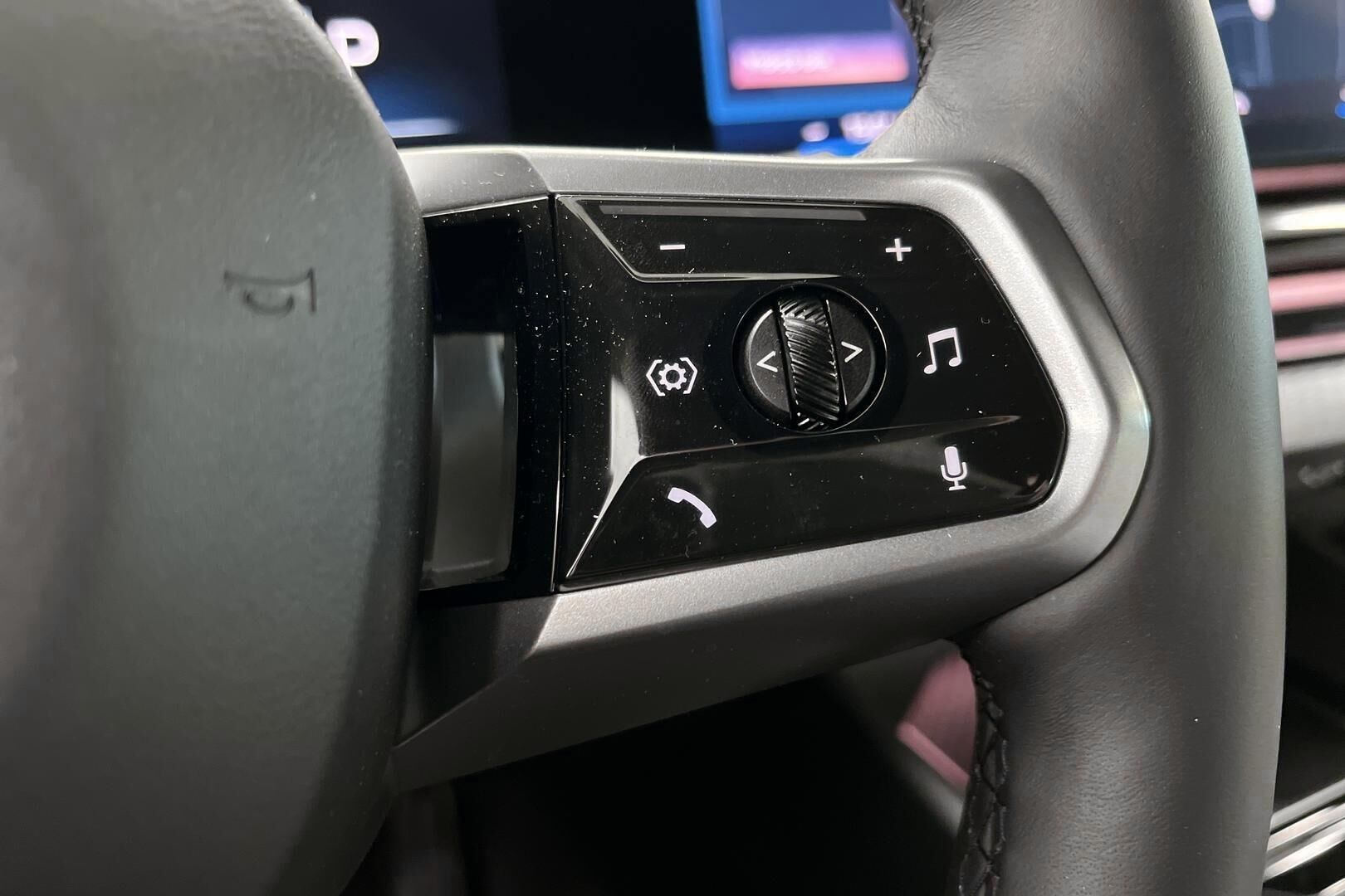 BMW i5 iso kuva 16