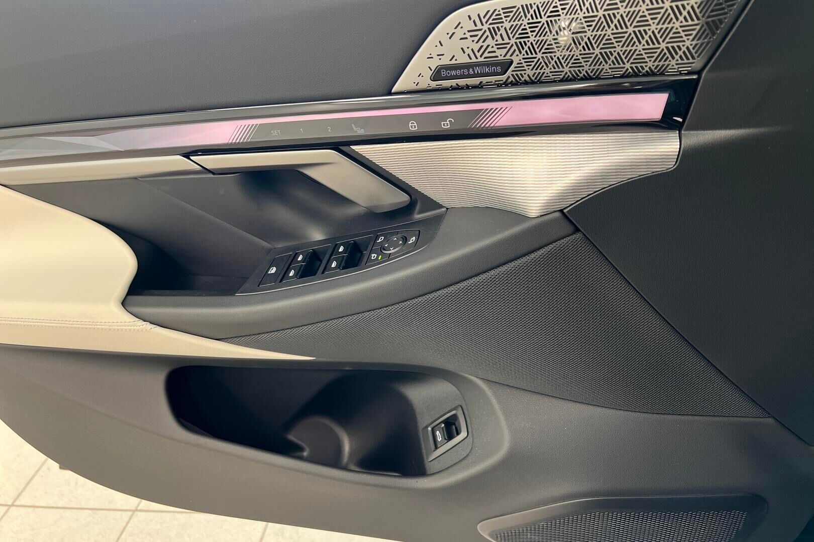 BMW i5 iso kuva 19