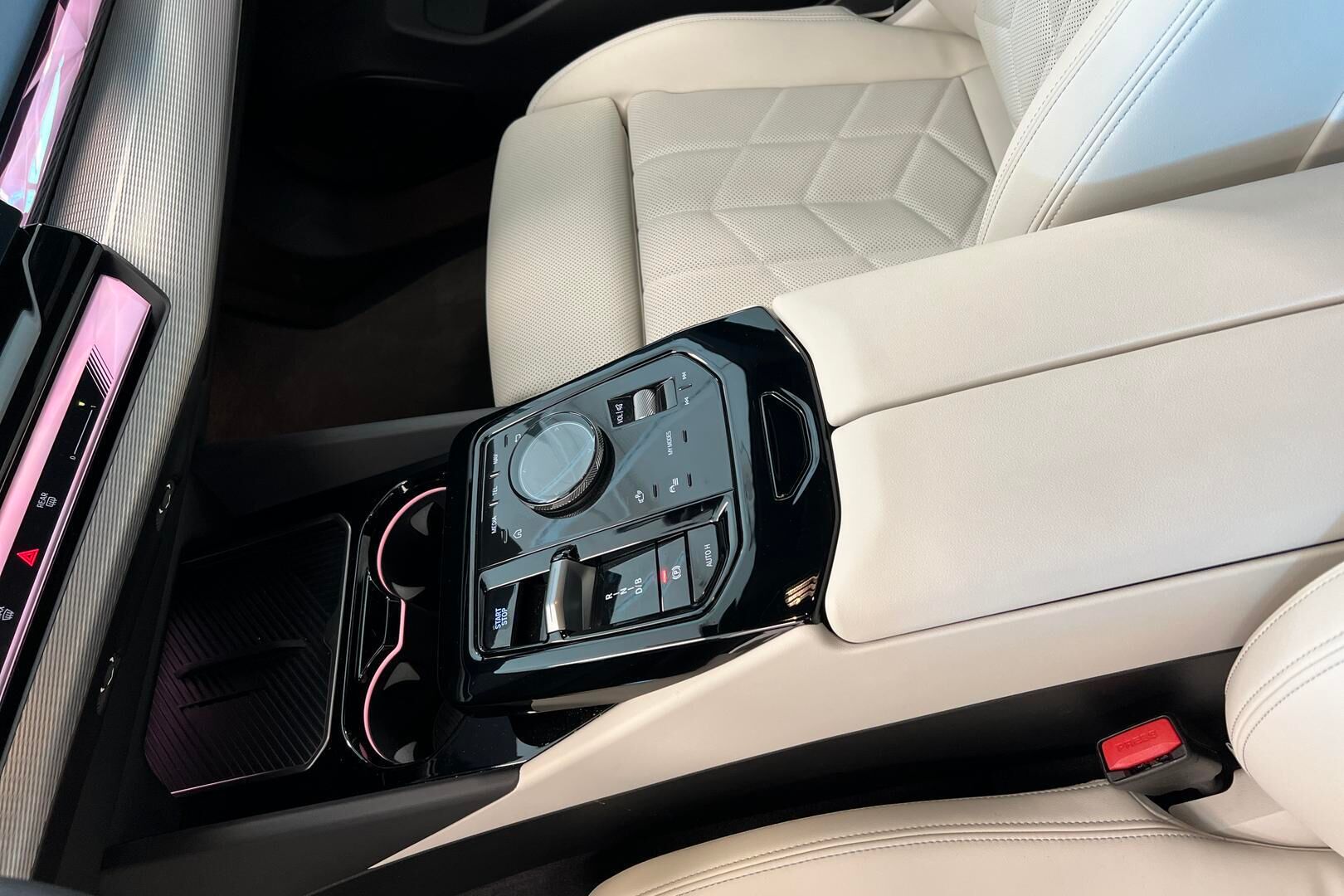 BMW i5 iso kuva 21