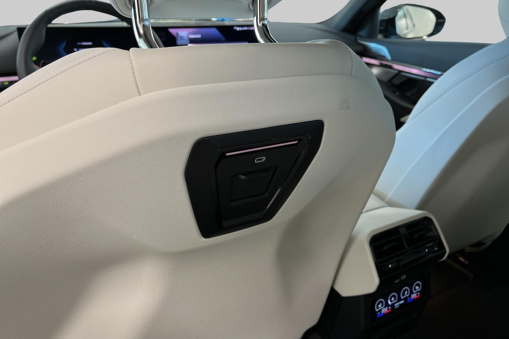 BMW i5 iso kuva 23