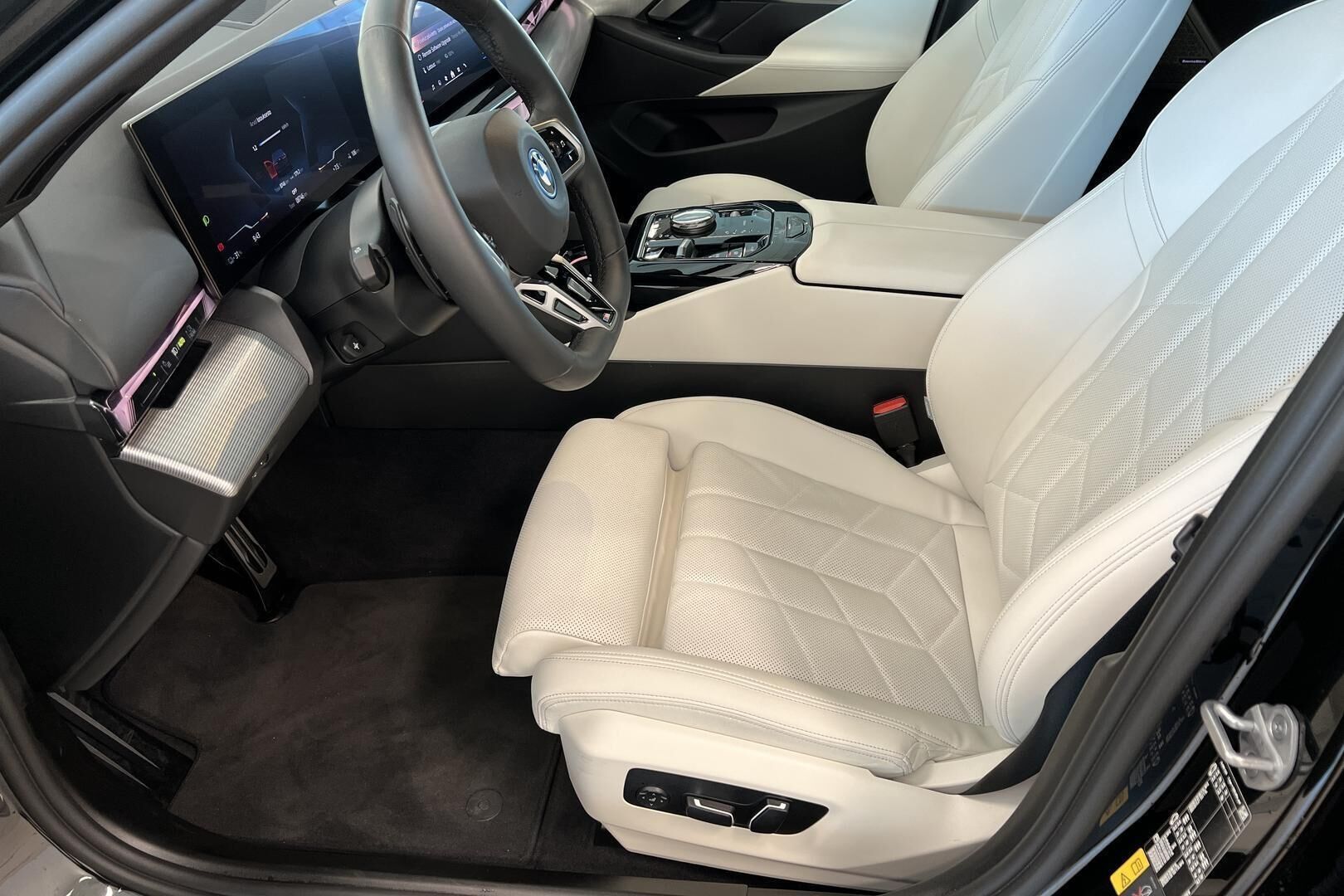 BMW i5 iso kuva 8