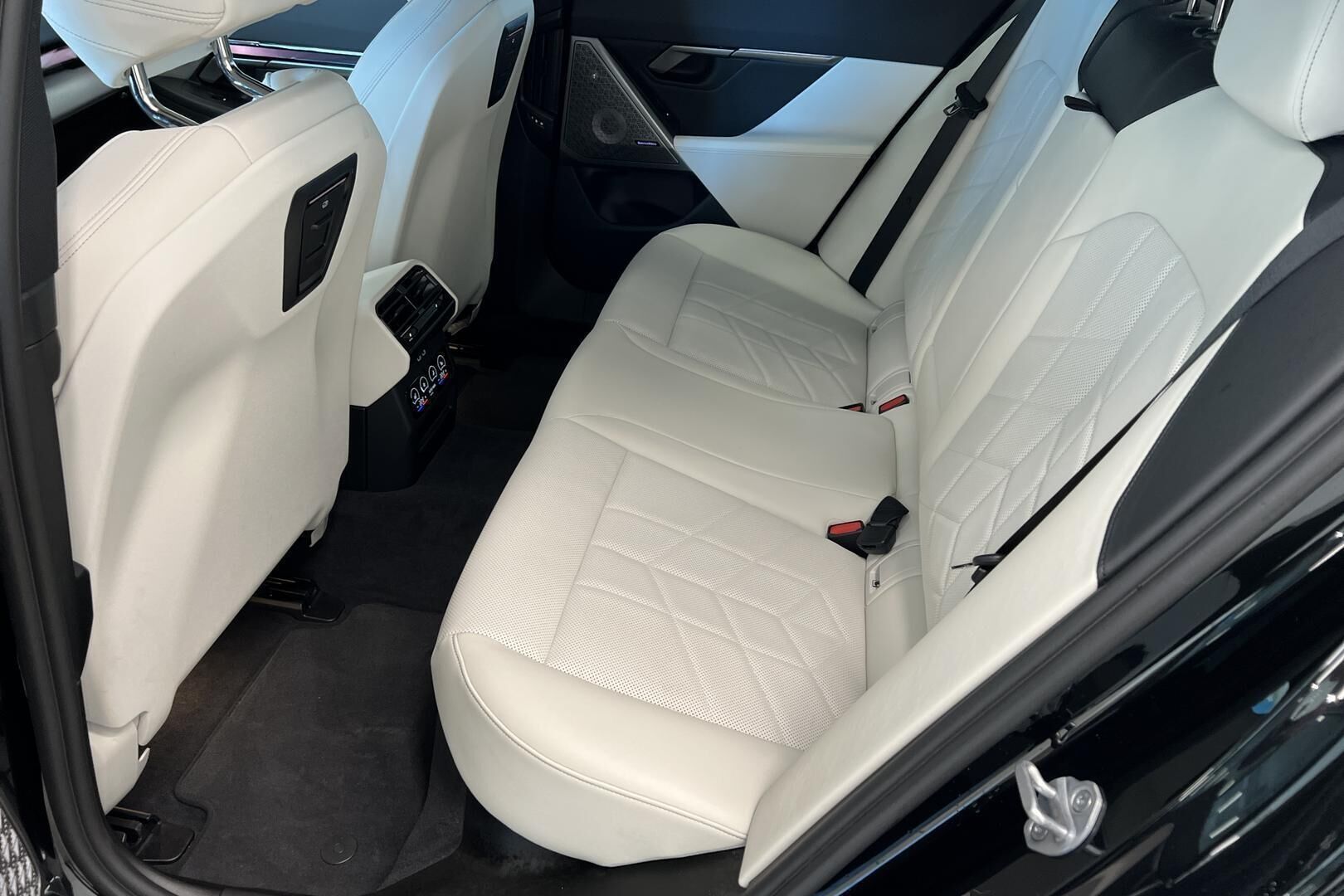 BMW i5 iso kuva 9